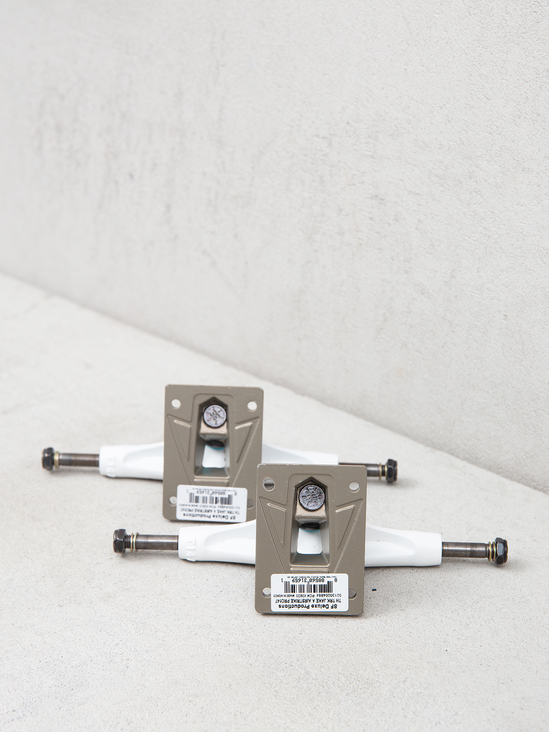 Trucky Thunder Jake A Airstrike Pro (white)