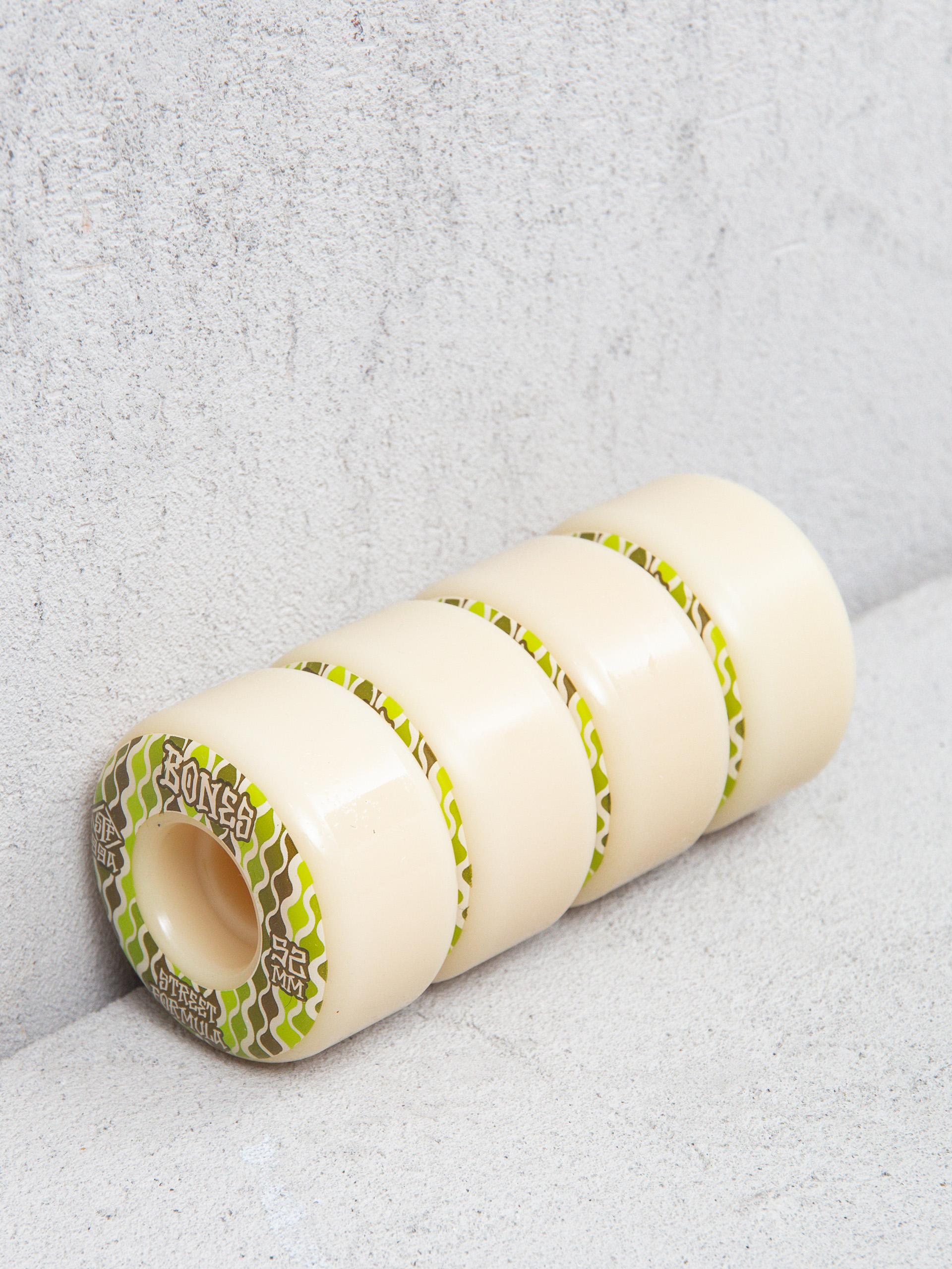 Kolieska Bones Retros STF V2 Locks 99A (white/green)