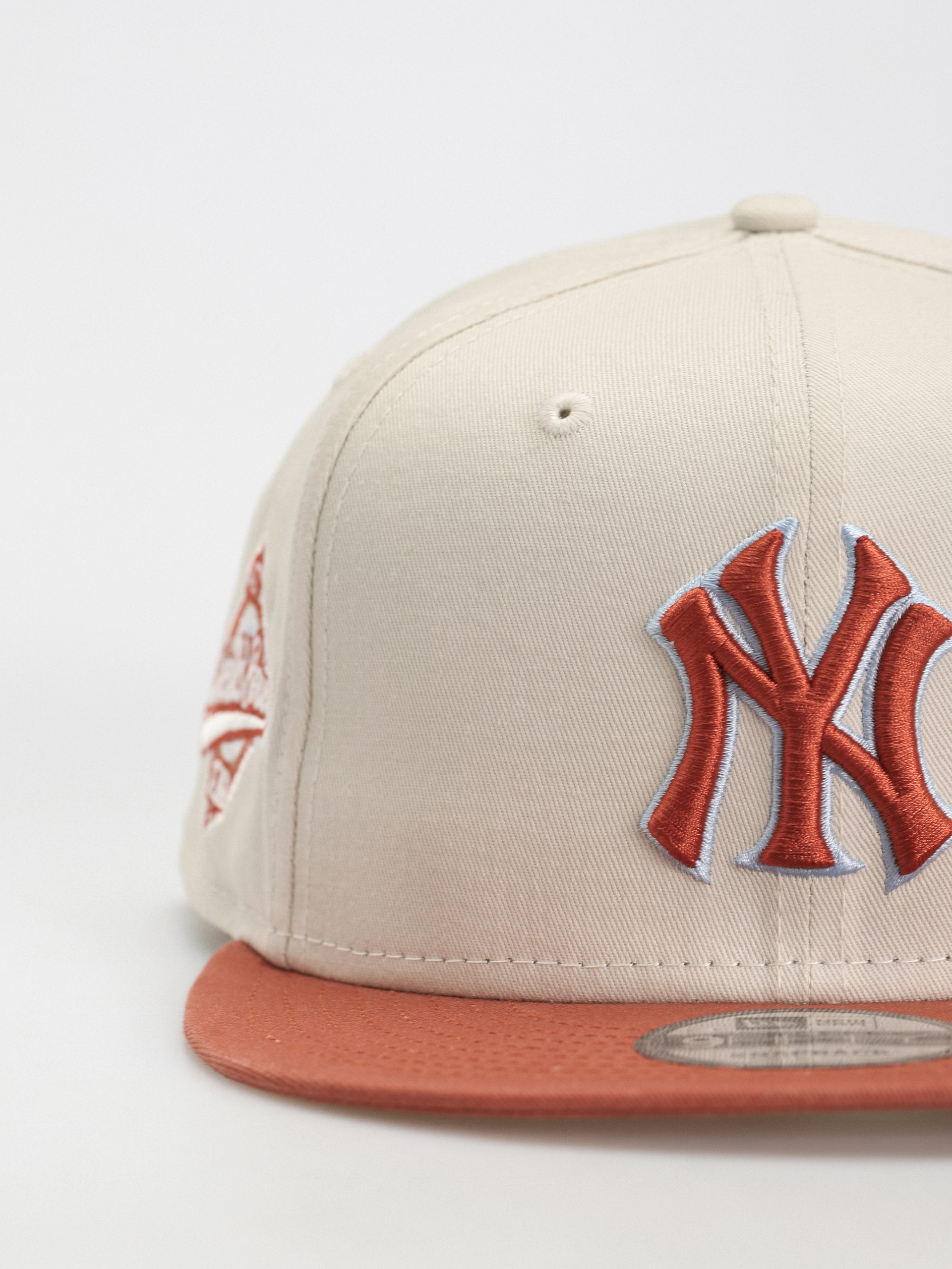 Šiltovka New Era MLB Patch 9Fifty New York Yankees (ivory/terracotta)
