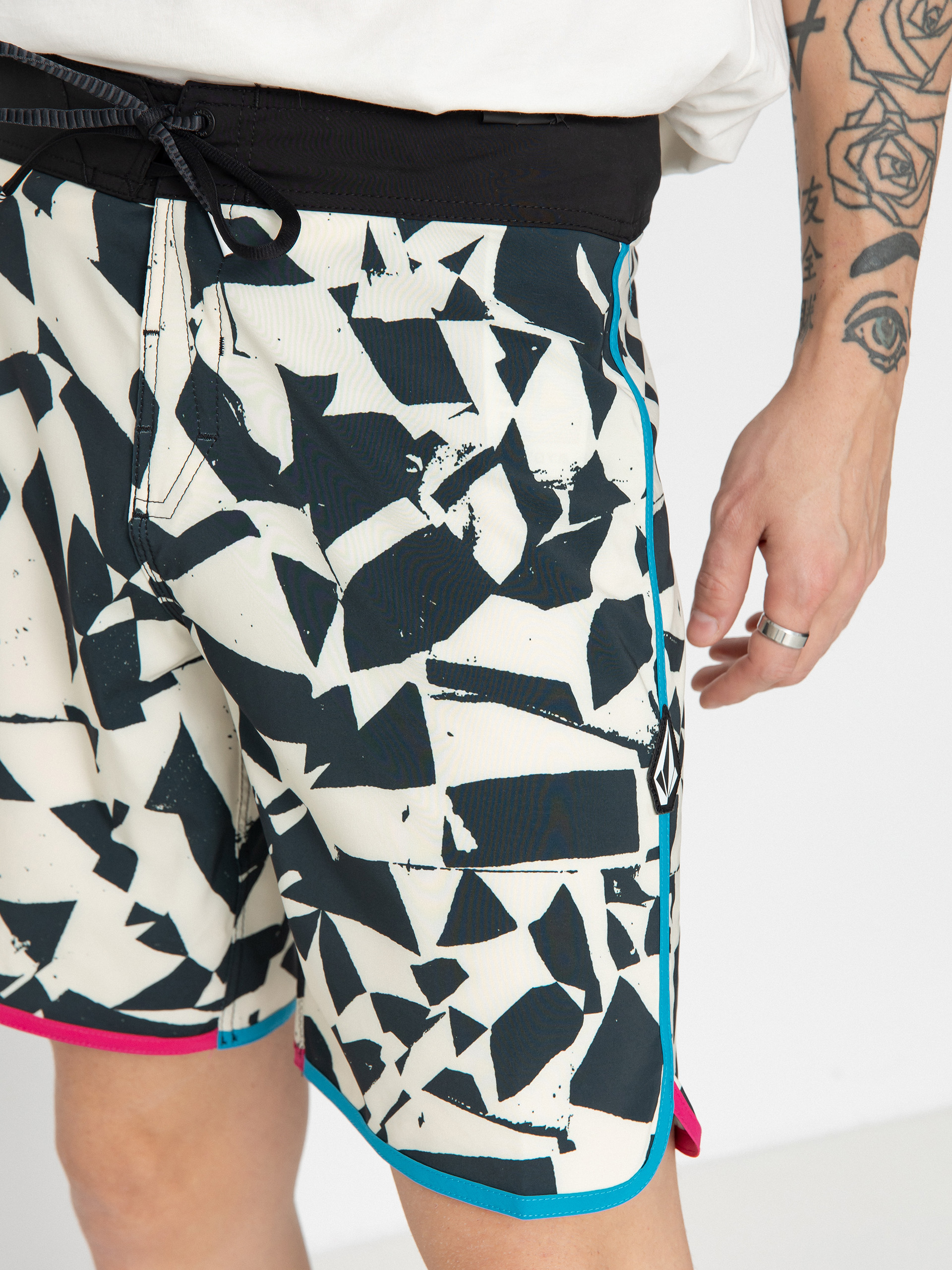 Plážové kraťasy Volcom Lido Print Scallop Mod 19 (black white)
