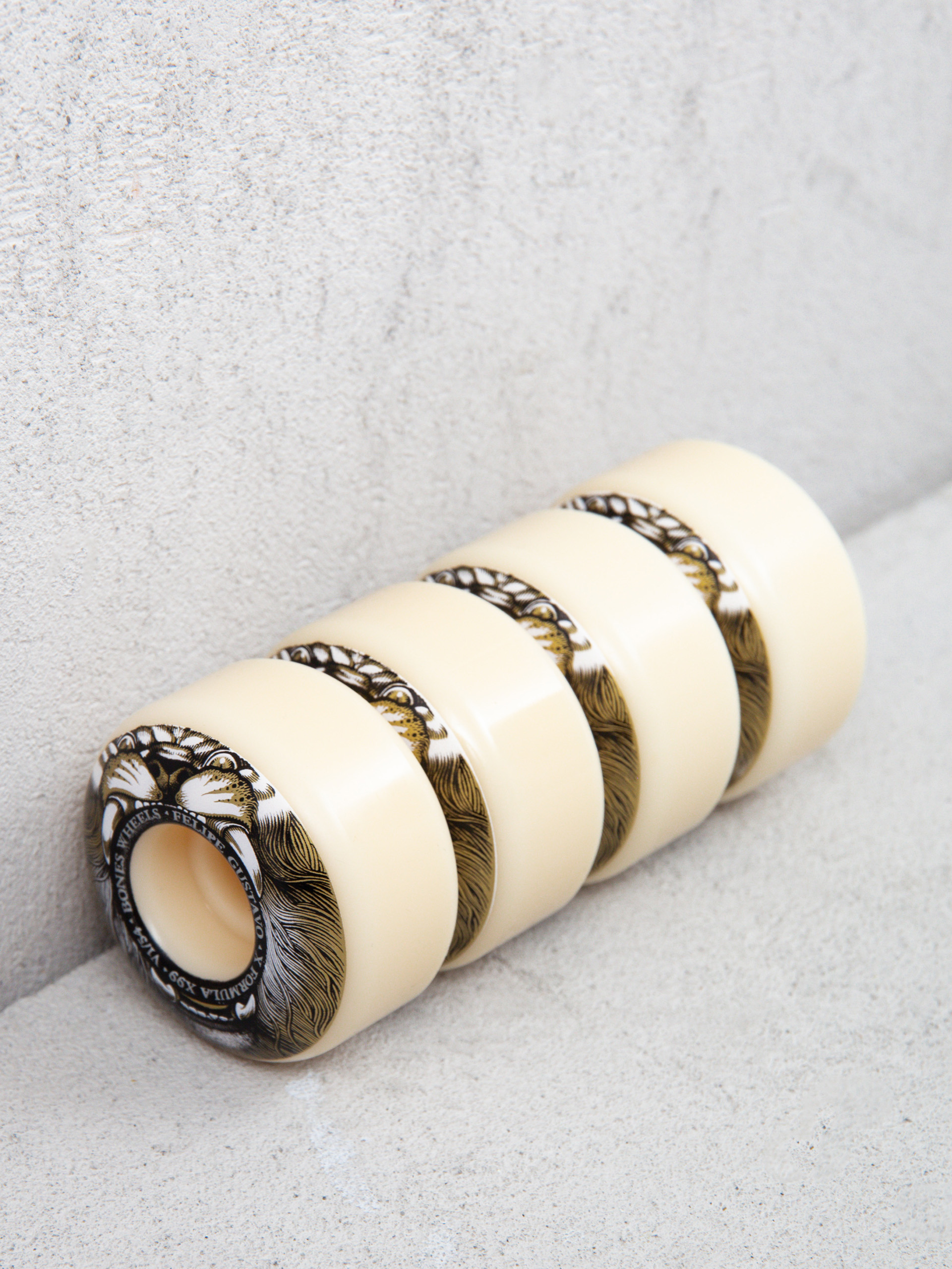 Kolieska Bones X Formula Gustavo Mane Event V1 Standard 99A (natural/gold/black)