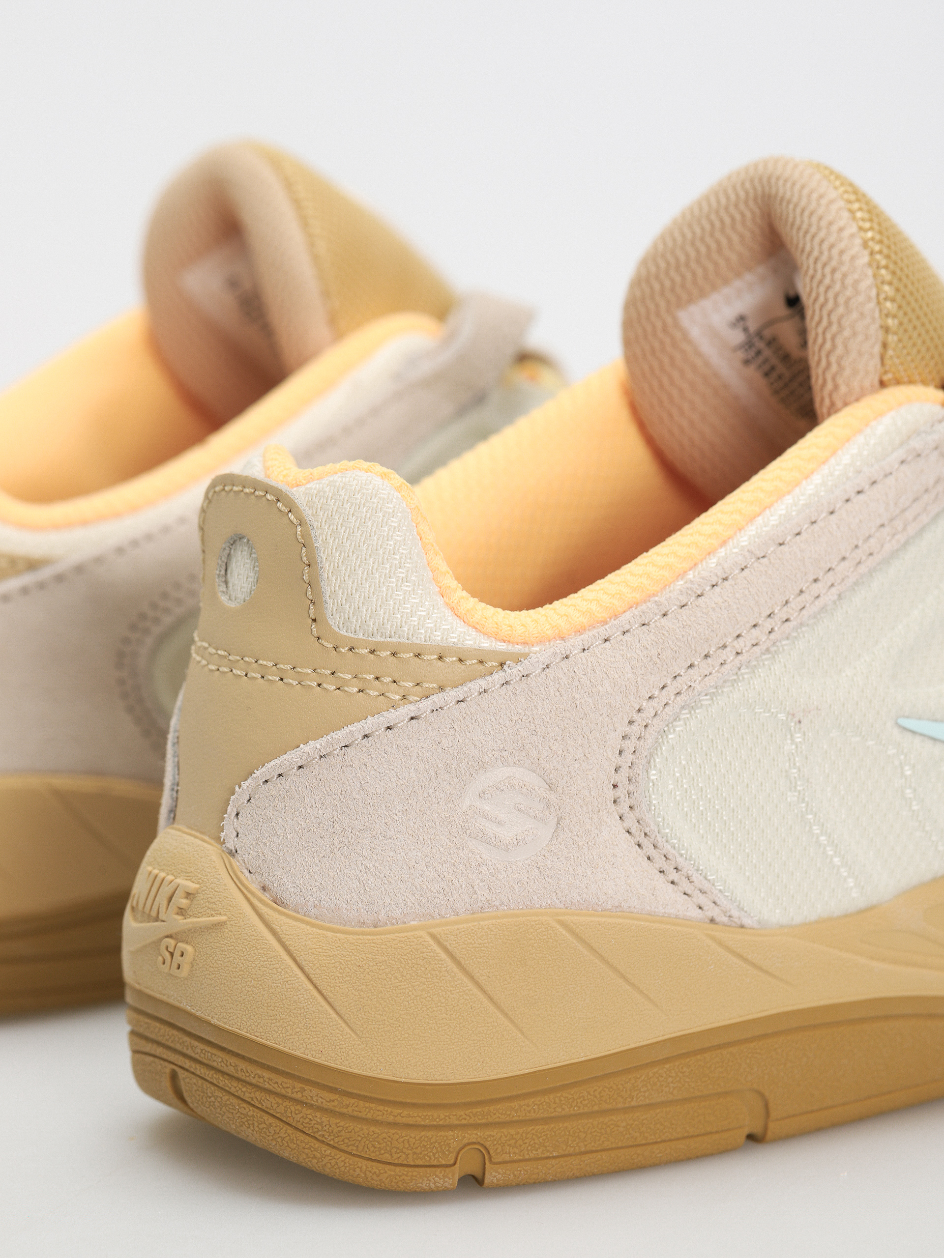 Topánky Nike SB Vertebrae Te (coconut milk/jade ice sesame flt gold)