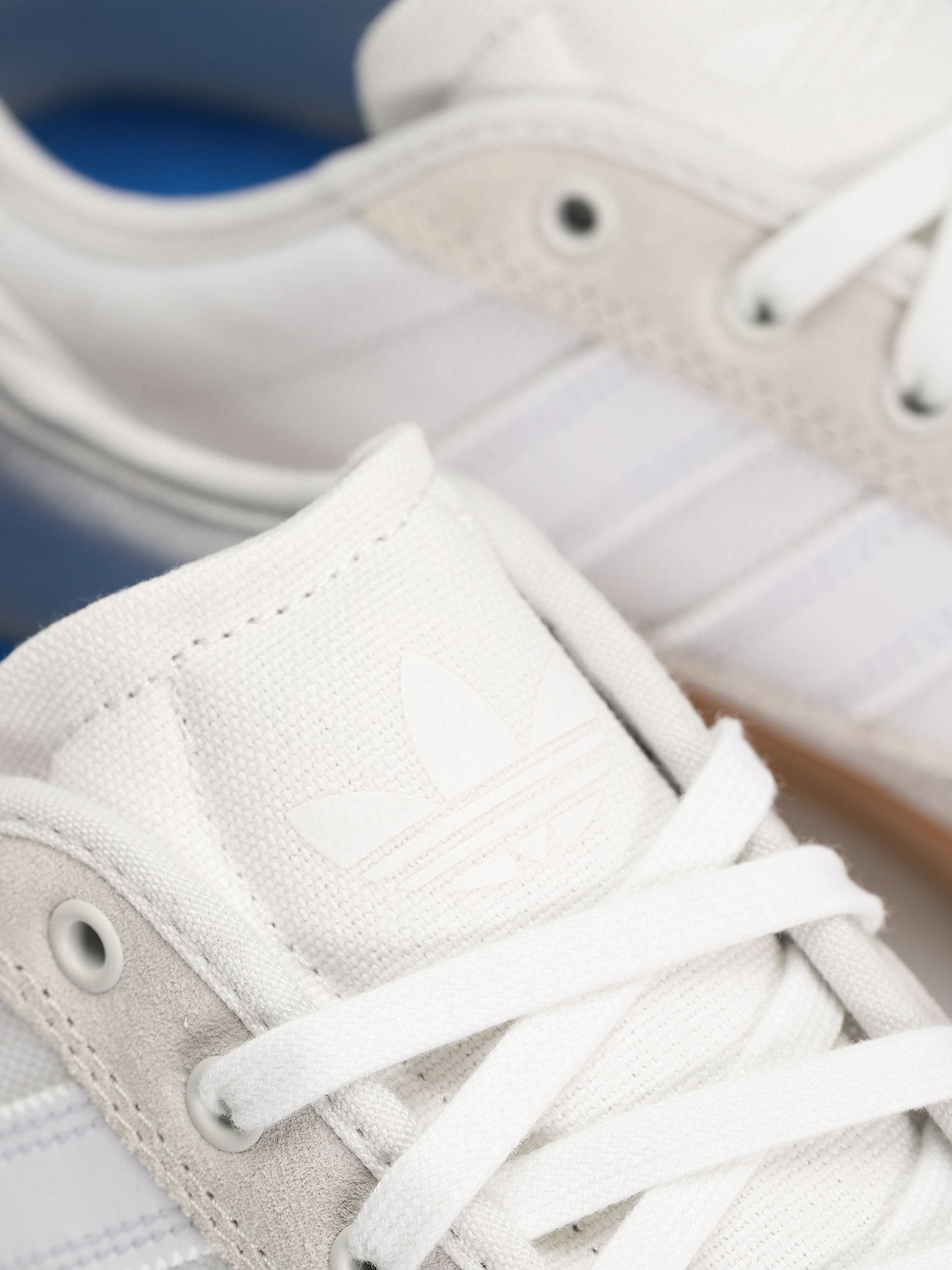 Topánky adidas Court TNS Premiere (crywht/ftwwht/gum3)