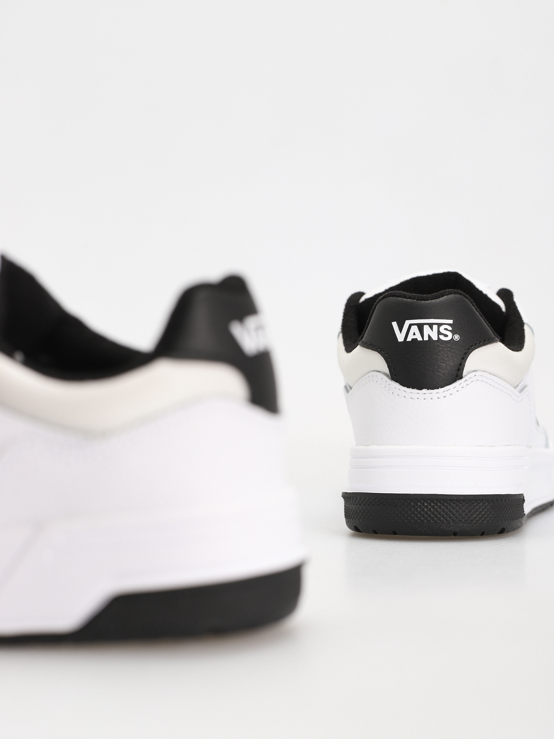 Topánky Vans Upland (white/black)