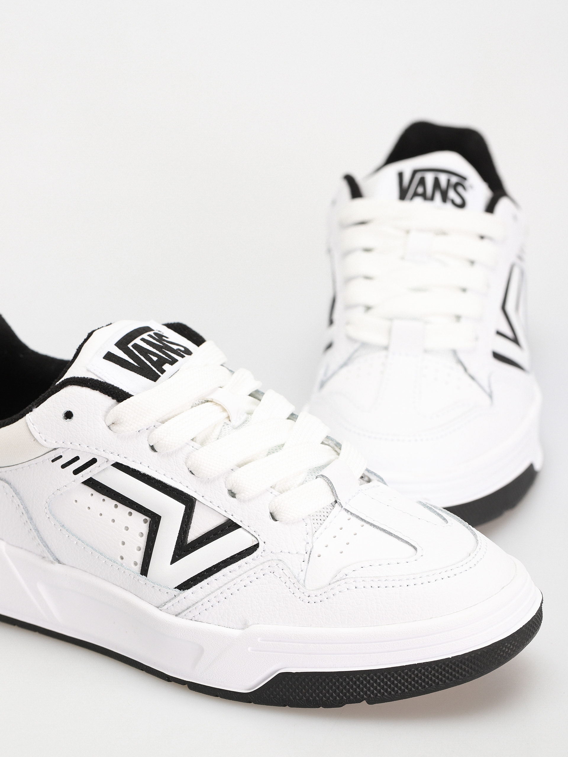 Topánky Vans Upland (white/black)