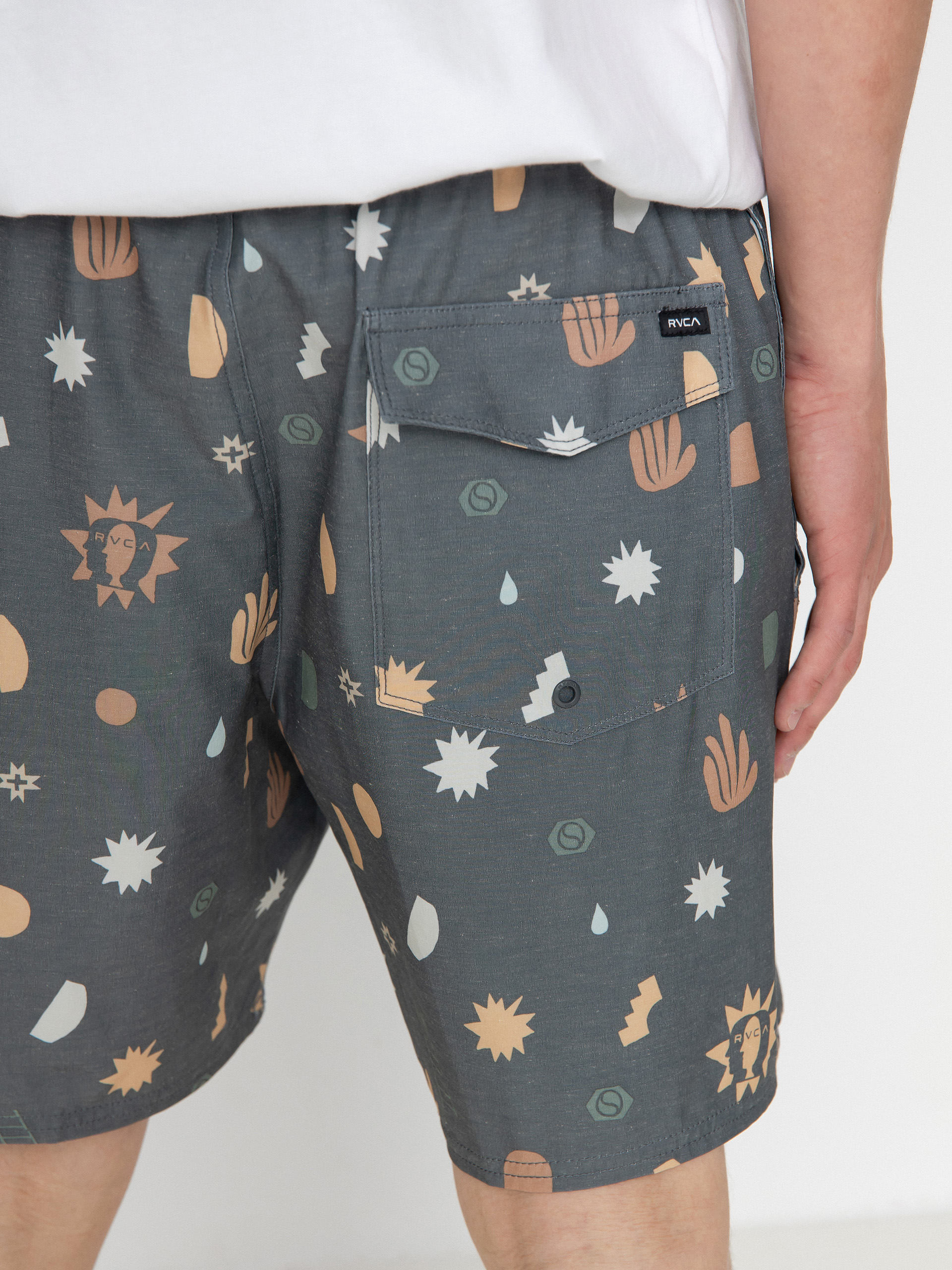 Plážové kraťasy RVCA Atlas Elastic (pirate black)