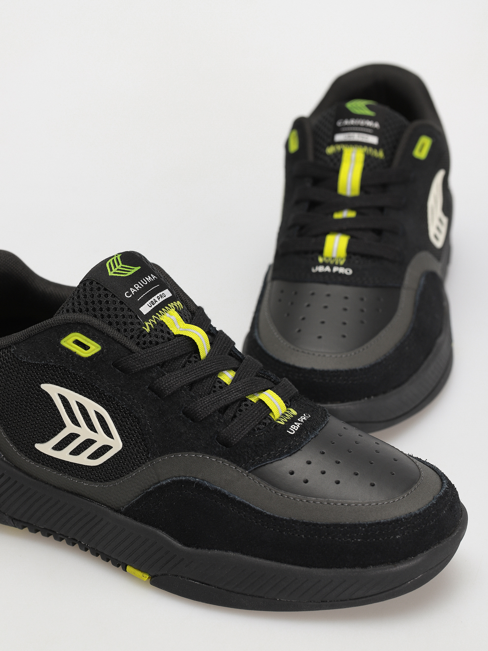 Topánky Cariuma UBA PRO (all black/green & off white)