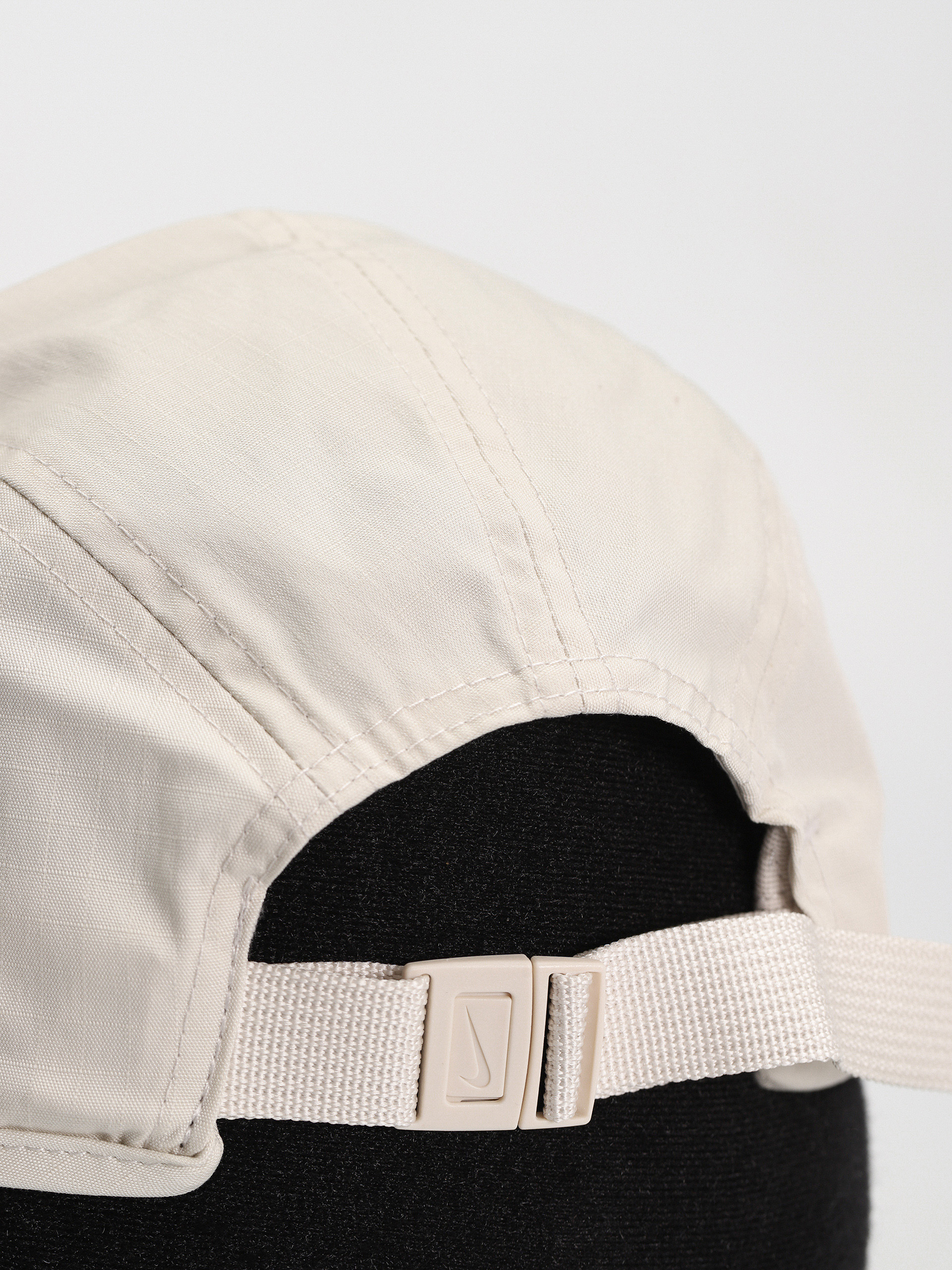 Šiltovka Nike SB Fly (lt orewood brn/white)