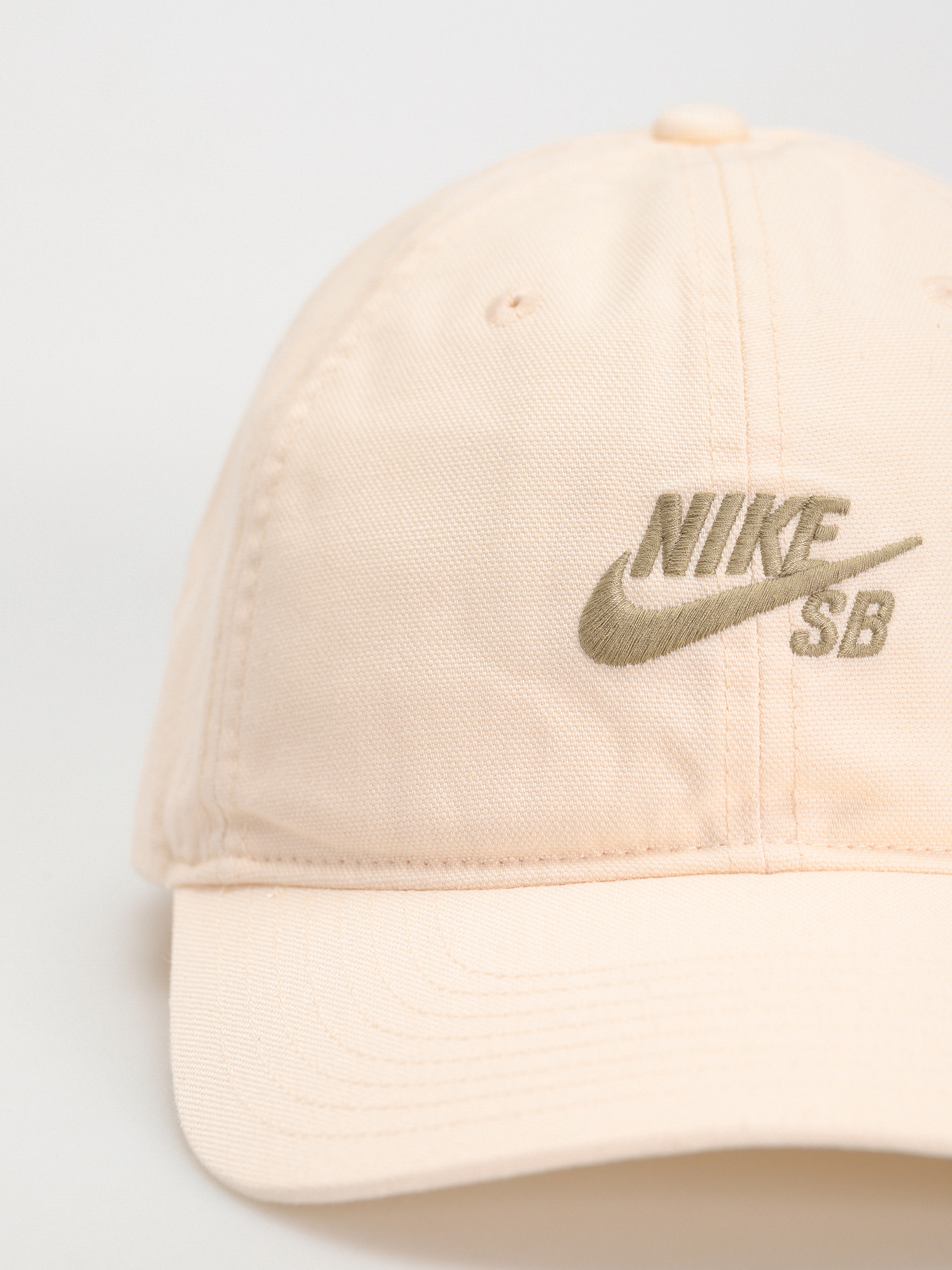 Šiltovka Nike SB Club (guava ice/neutral olive)