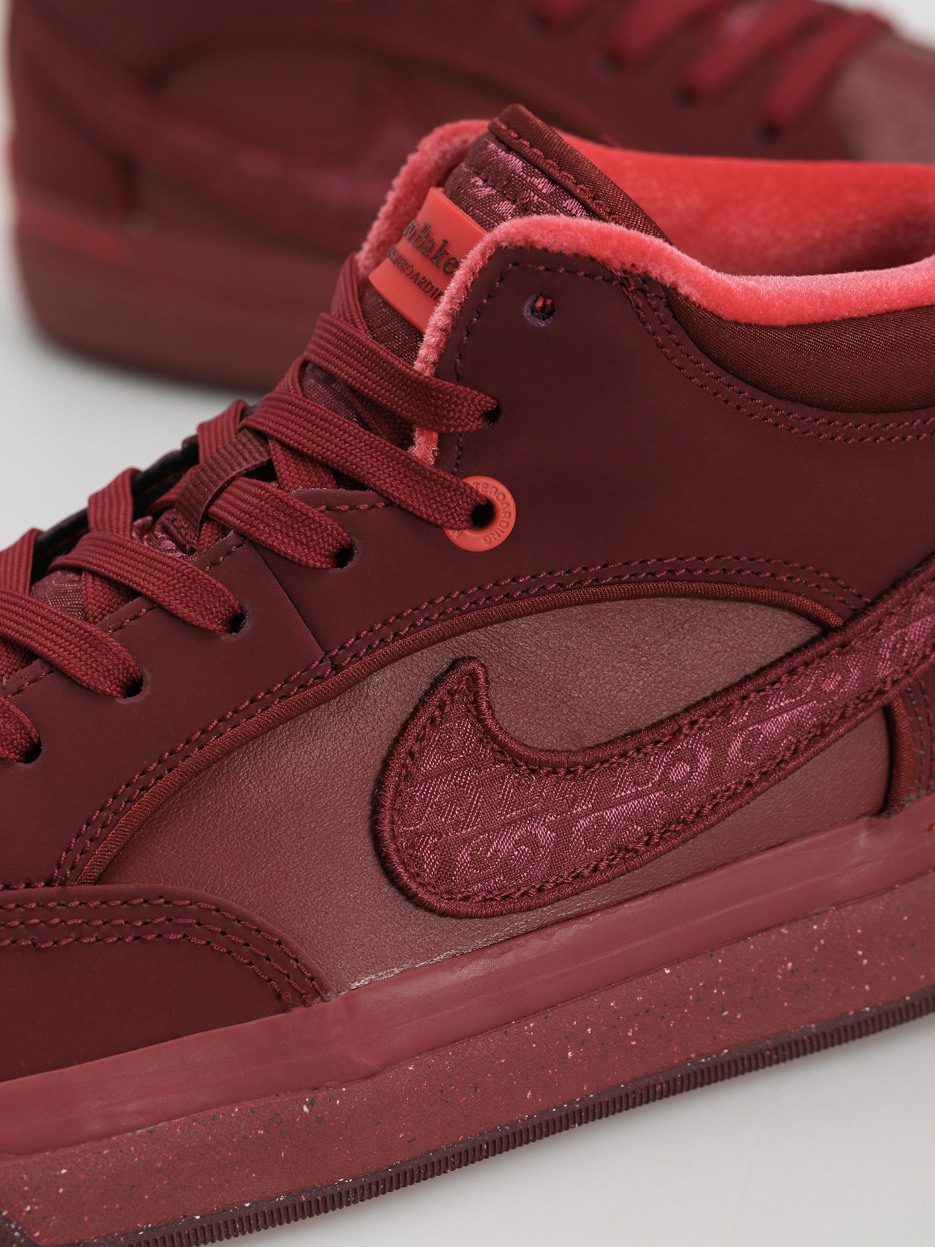 Topánky Nike SB React Leo Prm (dark beetroot/dark beetroot team red)