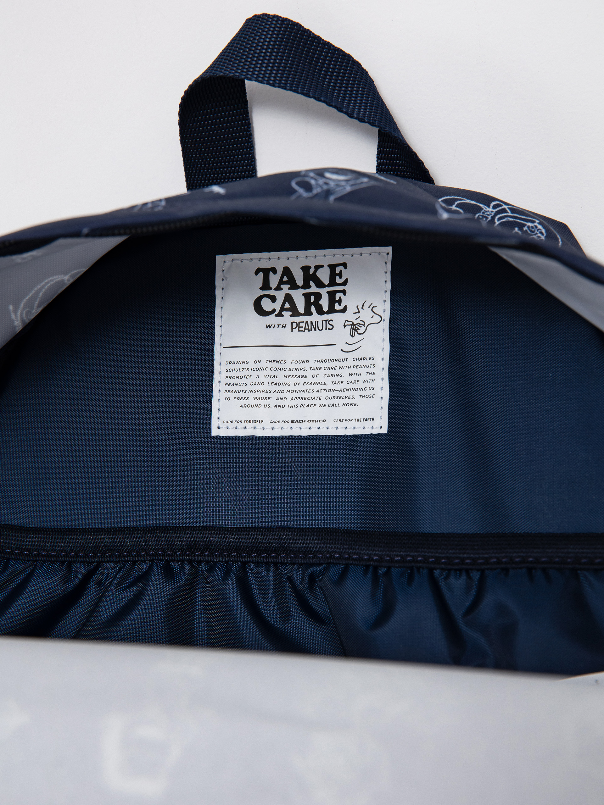 Batoh Eastpak X Peanuts Padded Pak'R (peanuts navy)