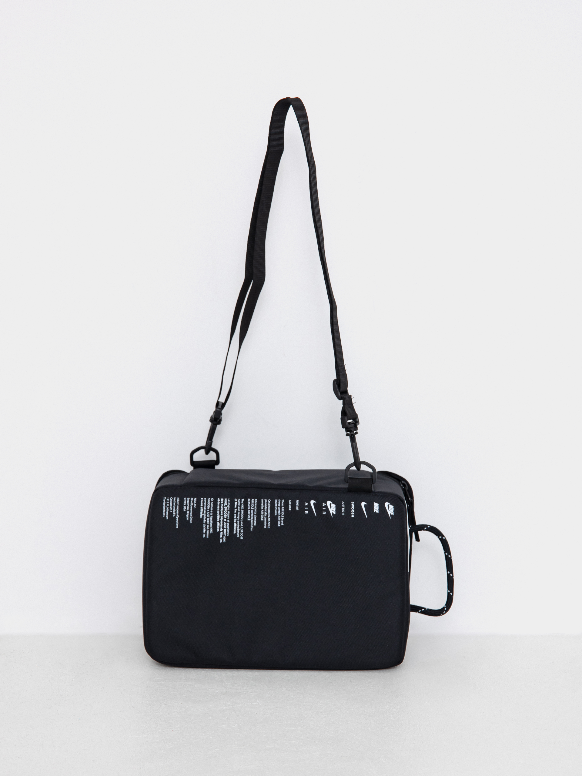 Taška Nike SB Box (black/black/white)