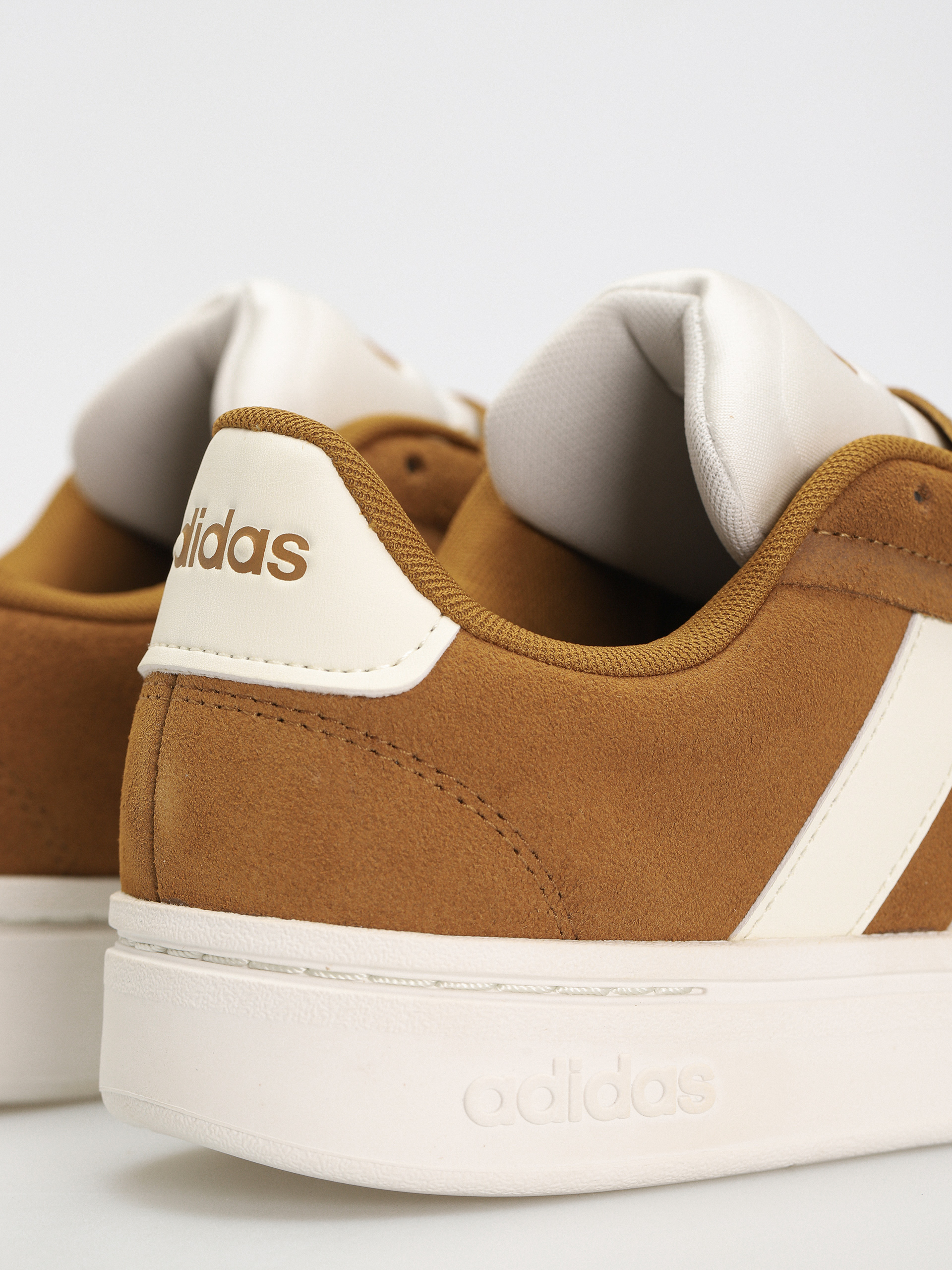 Topánky adidas Grand Court Alpha 0 (brostr/owhite/owhite)