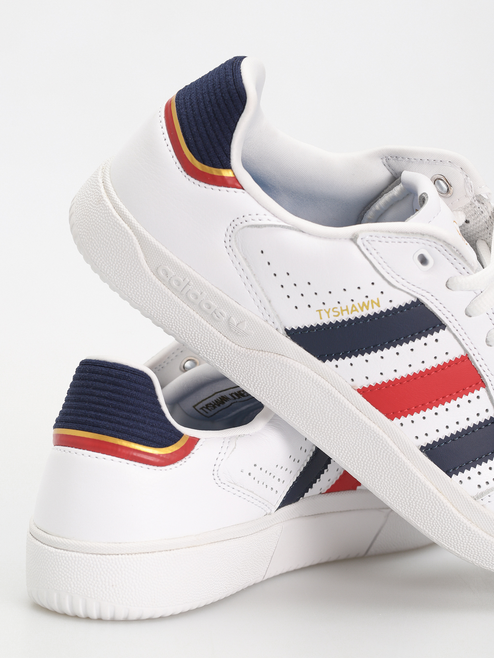 Topánky adidas Tyshawn LOW (ftwwht/betsca/goldmt)