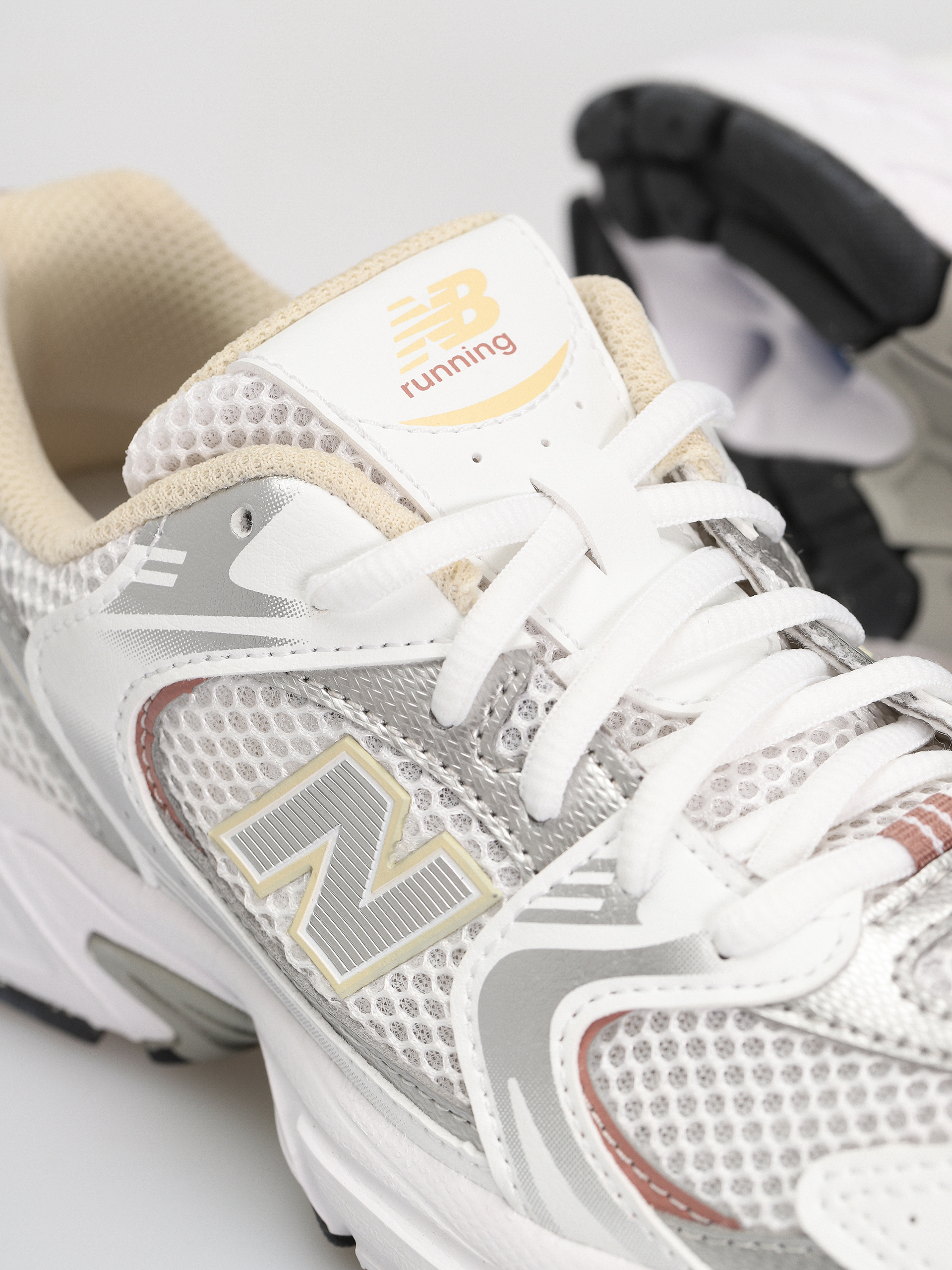 Topánky New Balance 530 JR (white silver beige)