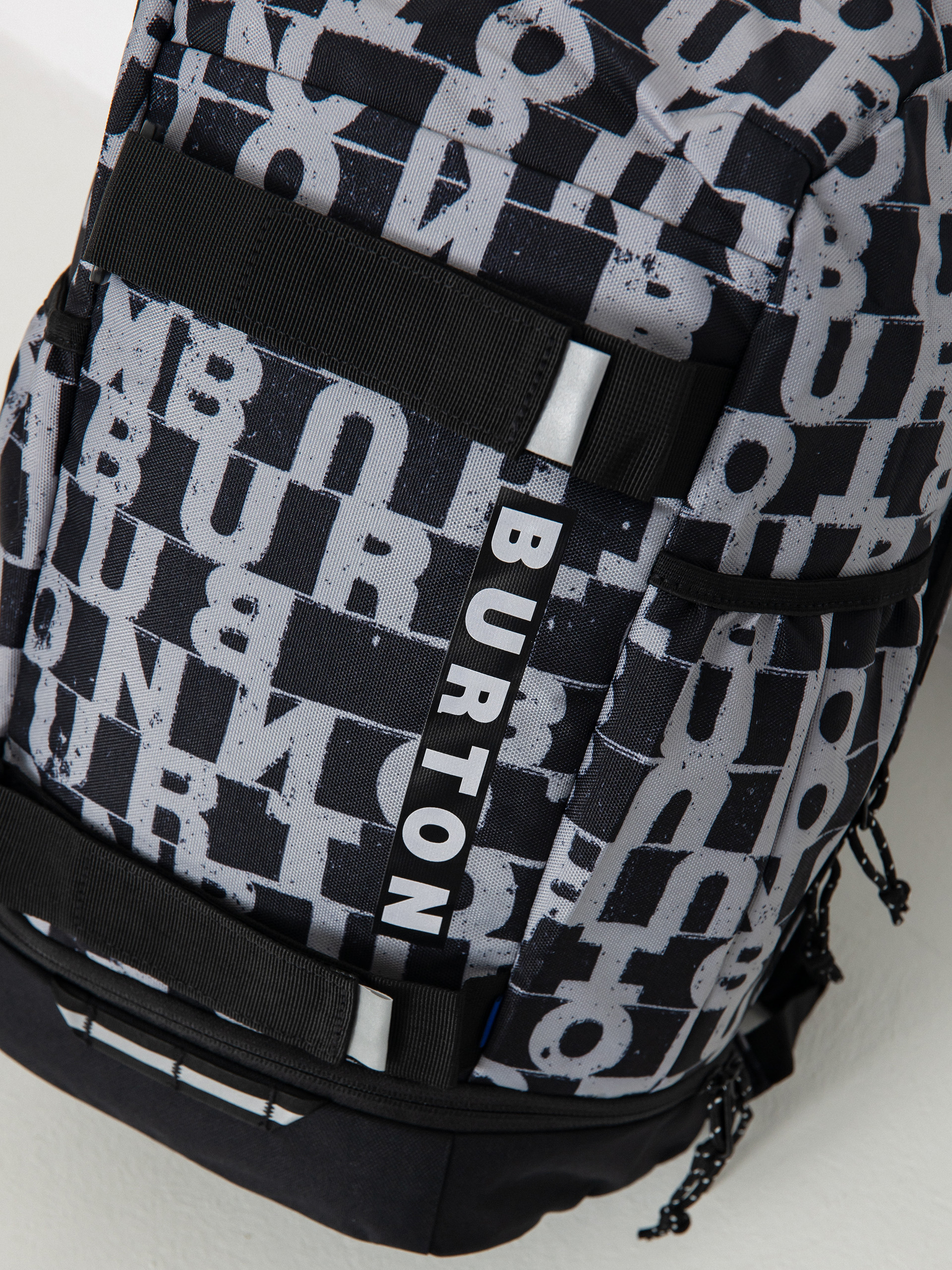 Batoh Burton Distortion 18L JR (lined letters)