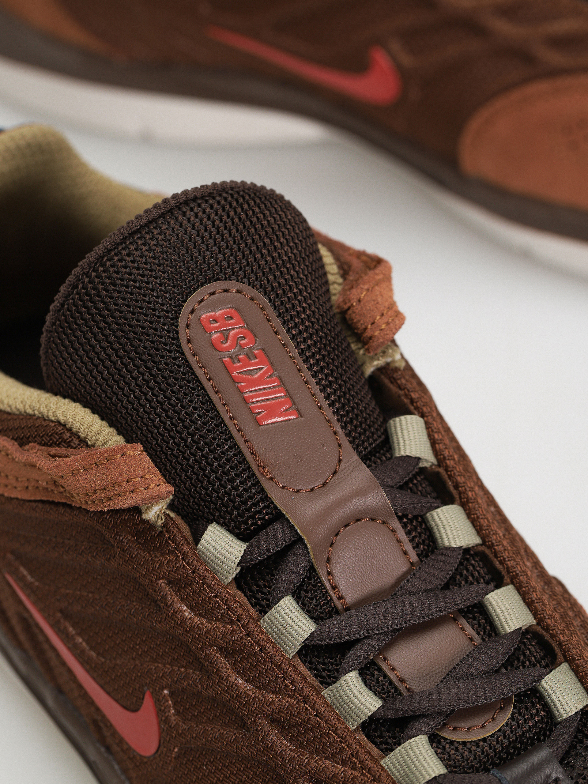 Topánky Nike SB Vertebrae (cacao  wow/dragon red lt british tan)