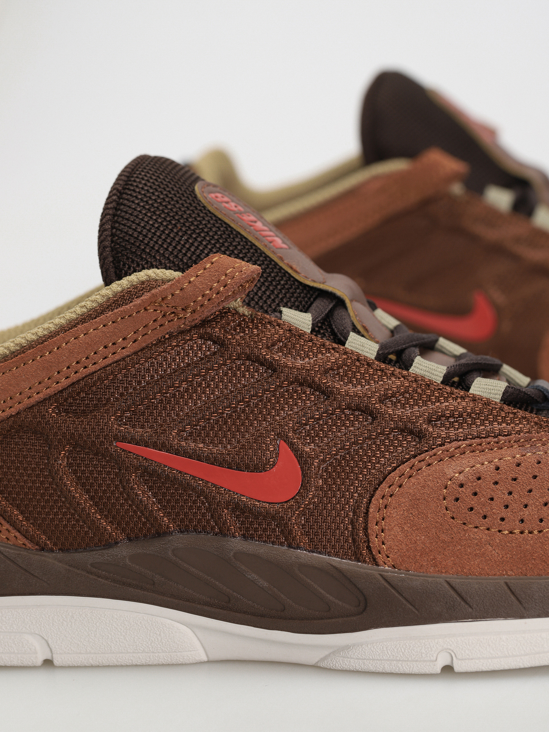 Topánky Nike SB Vertebrae (cacao  wow/dragon red lt british tan)