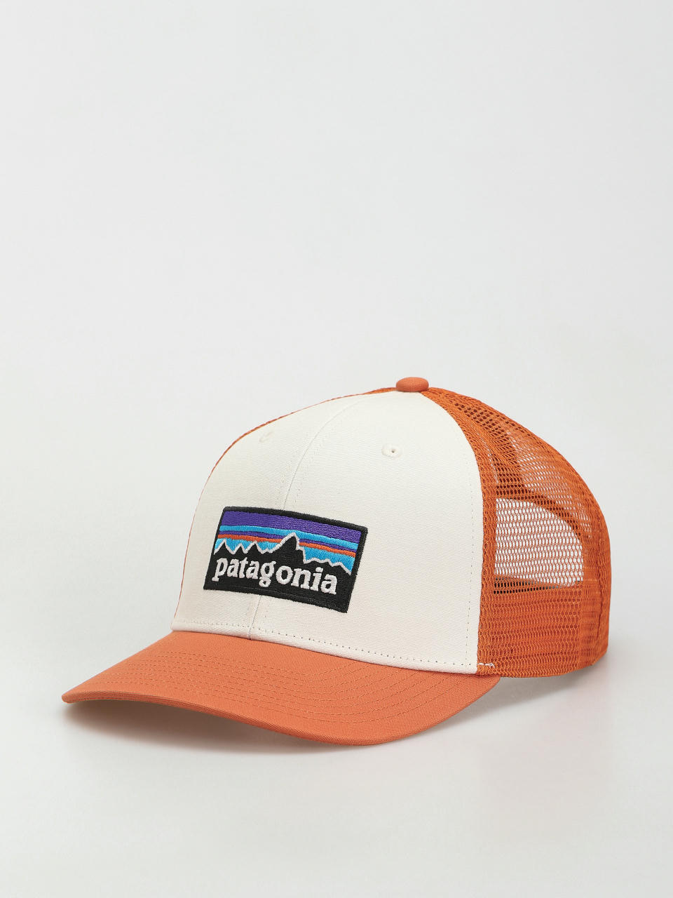 Šiltovka Patagonia P 6 Logo Trucker (white w/redtail rust)