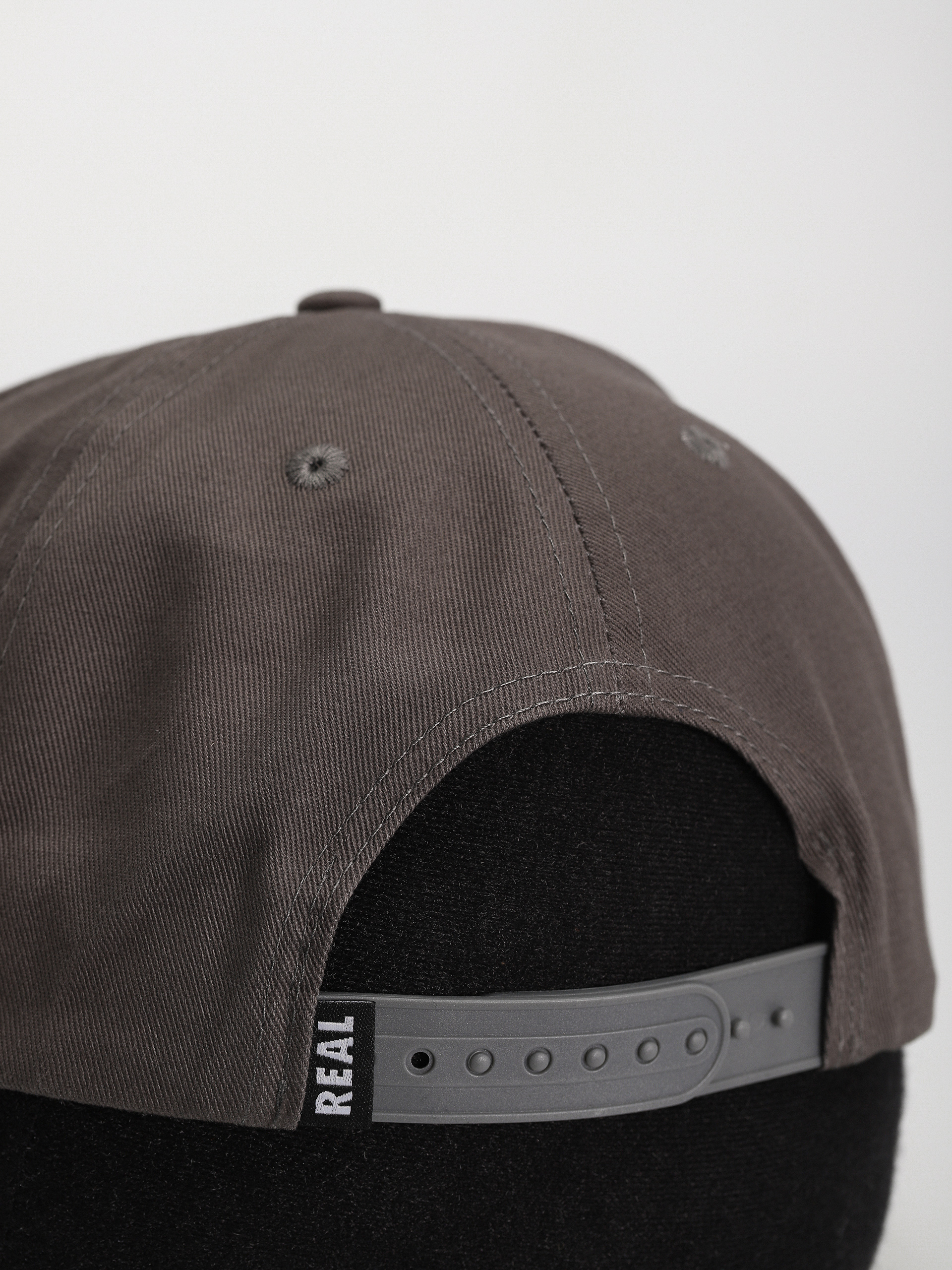 Šiltovka Real Oval Emb Snap (charcoal)