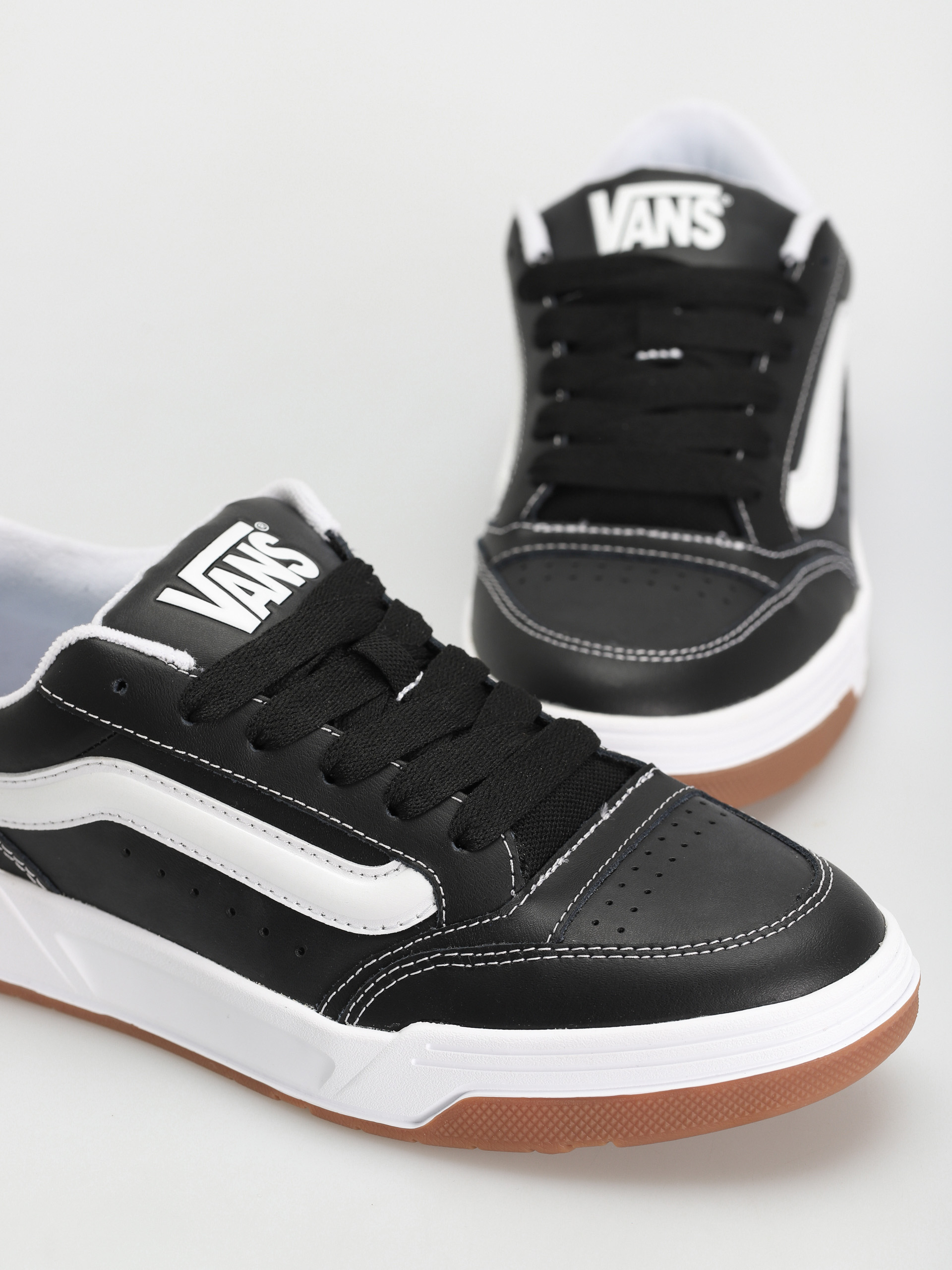 Topánky Vans Hylane (black/white/gum)