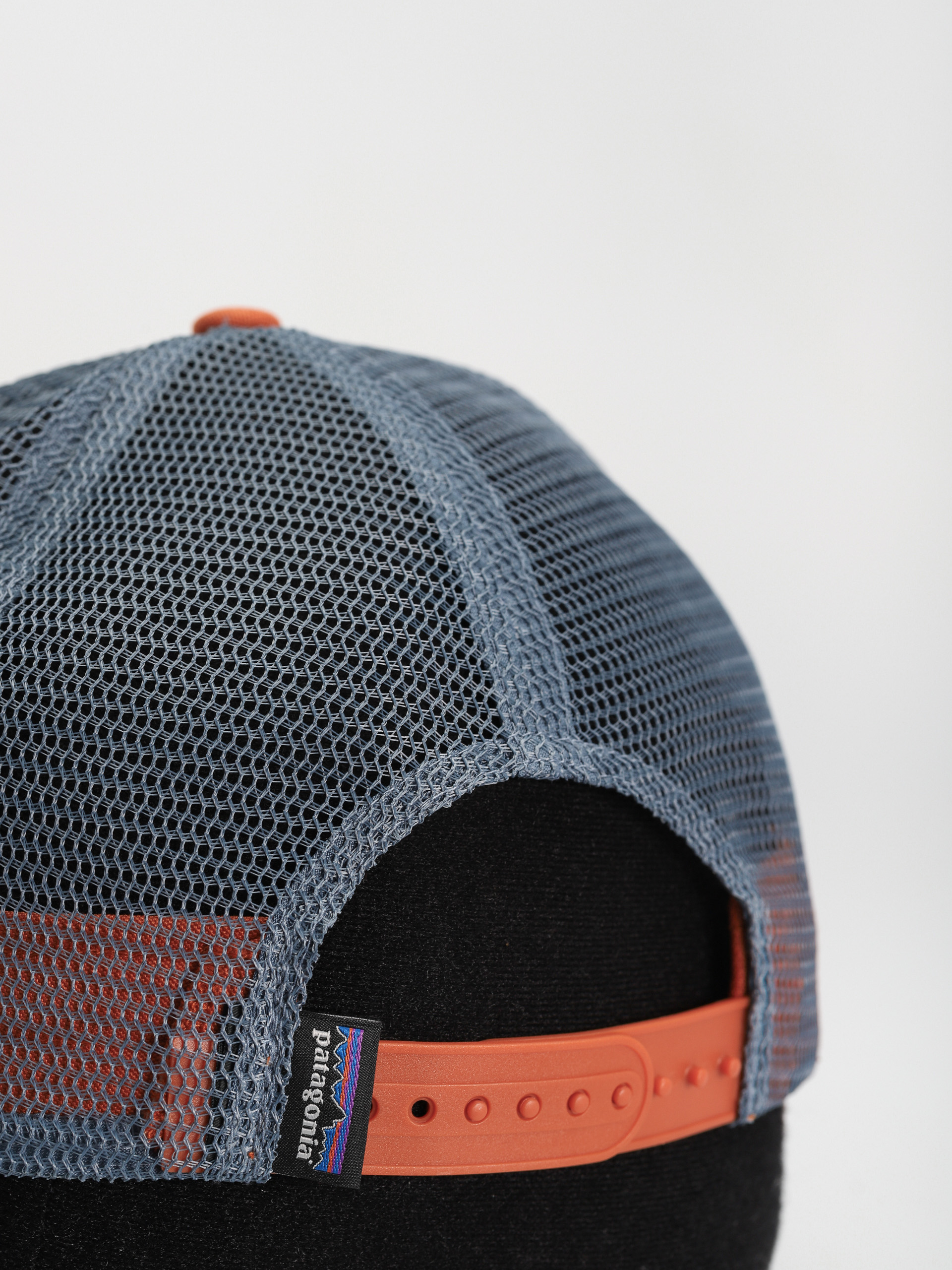 Šiltovka Patagonia P 6 Logo LoPro Trucker (white w/redtail rust)