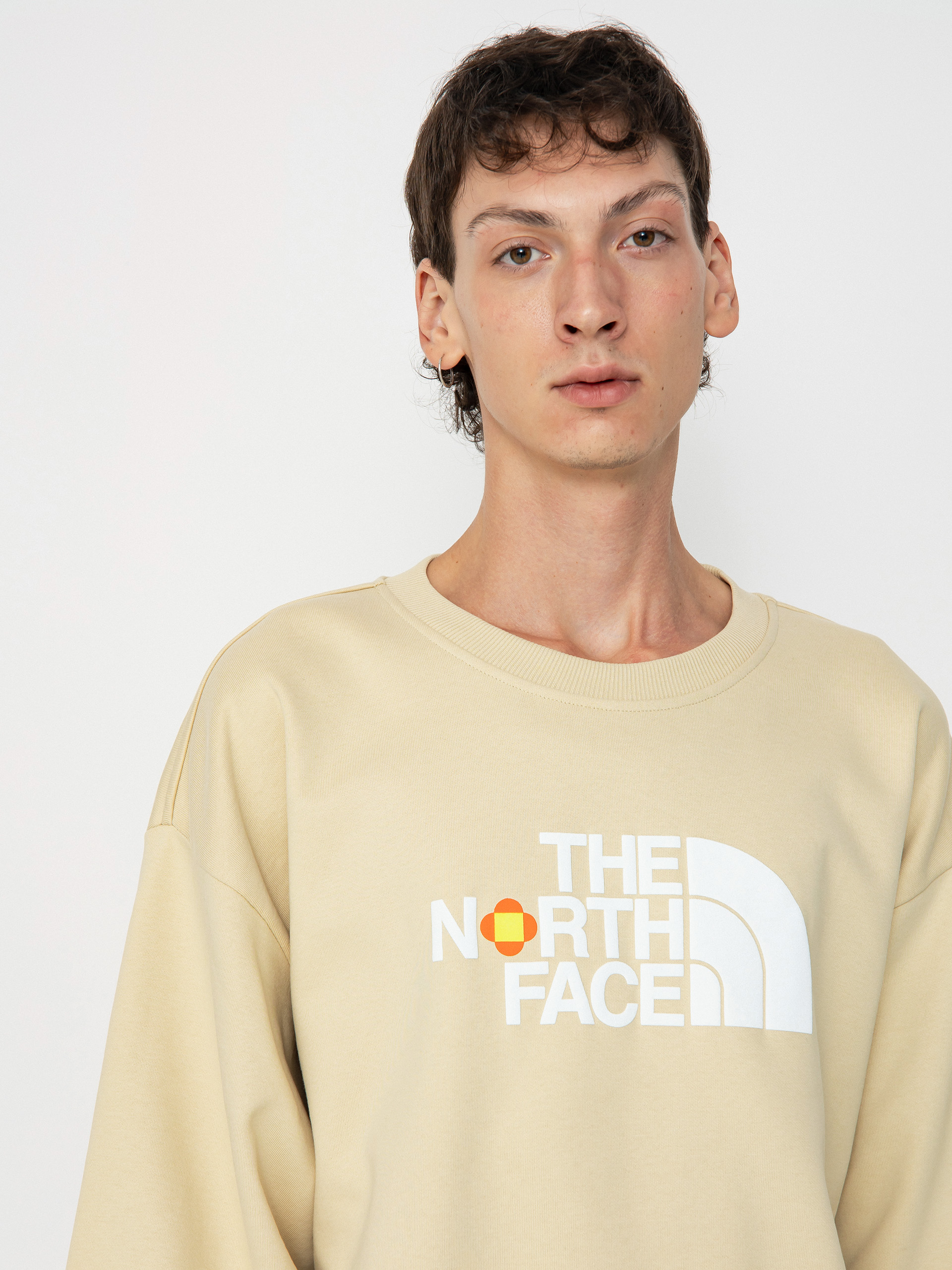 Mikina The North Face X Yinka Ilori Crew (gravel)