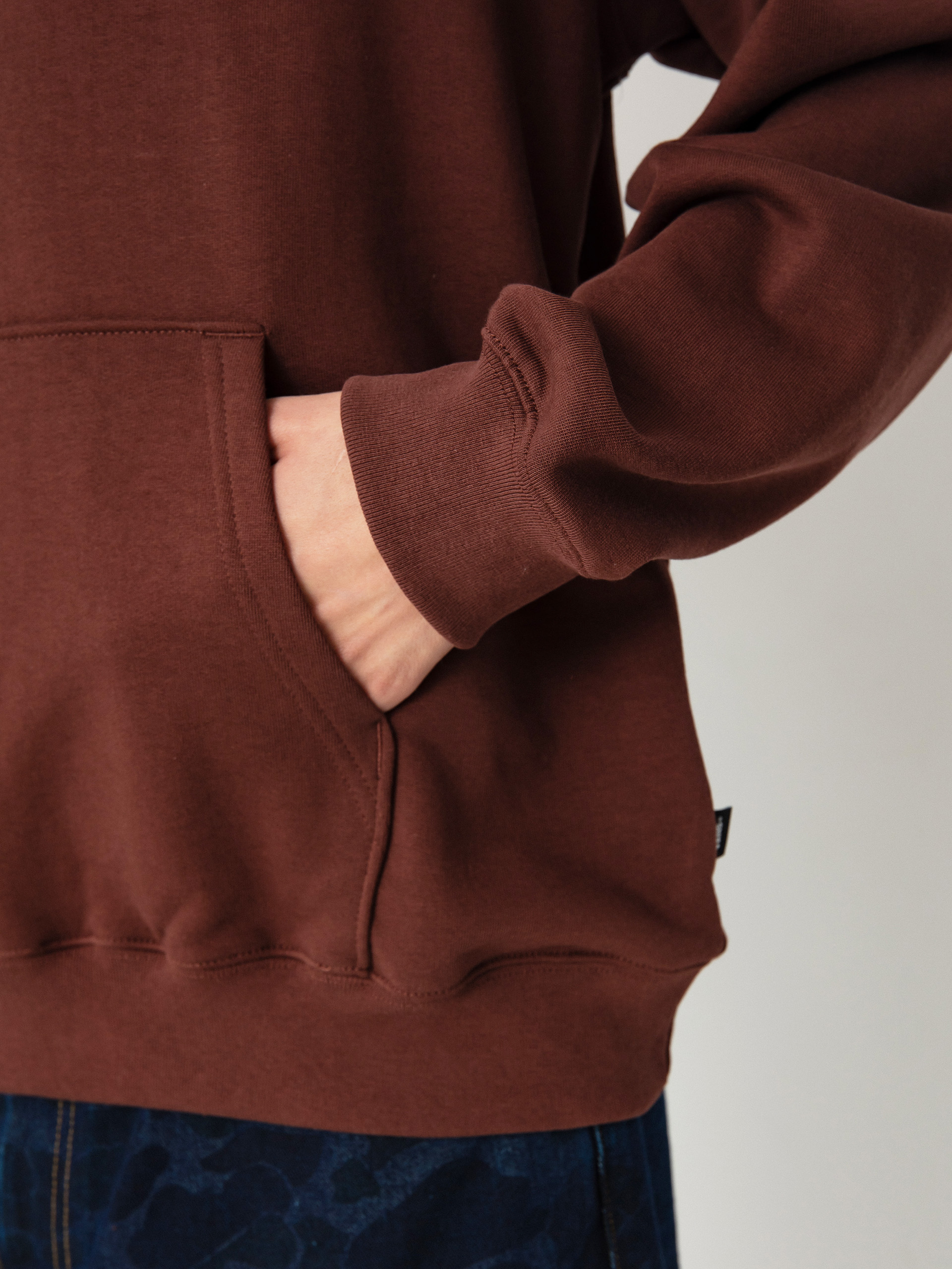 Mikina s kapucňou Vans Thumb Logo Loose HD (bitter chocolate)