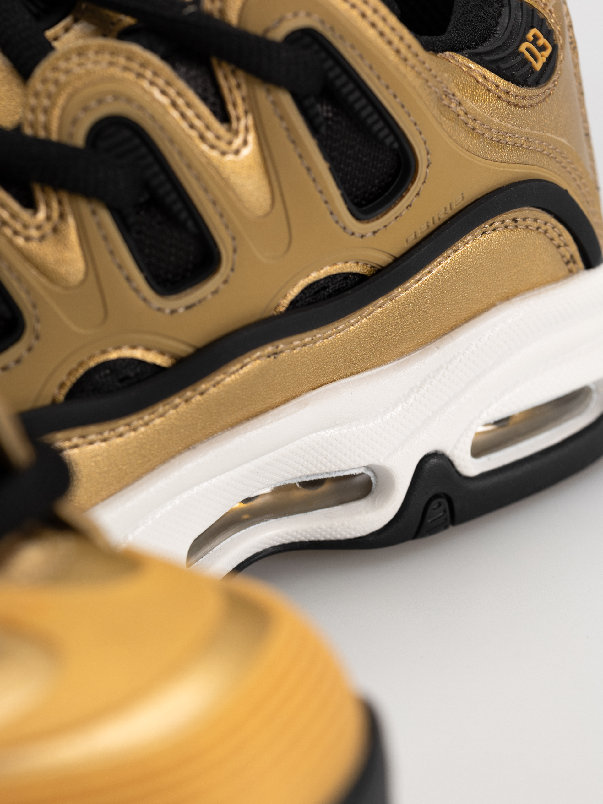 Topánky Osiris D3 2001 (gold/black/white)