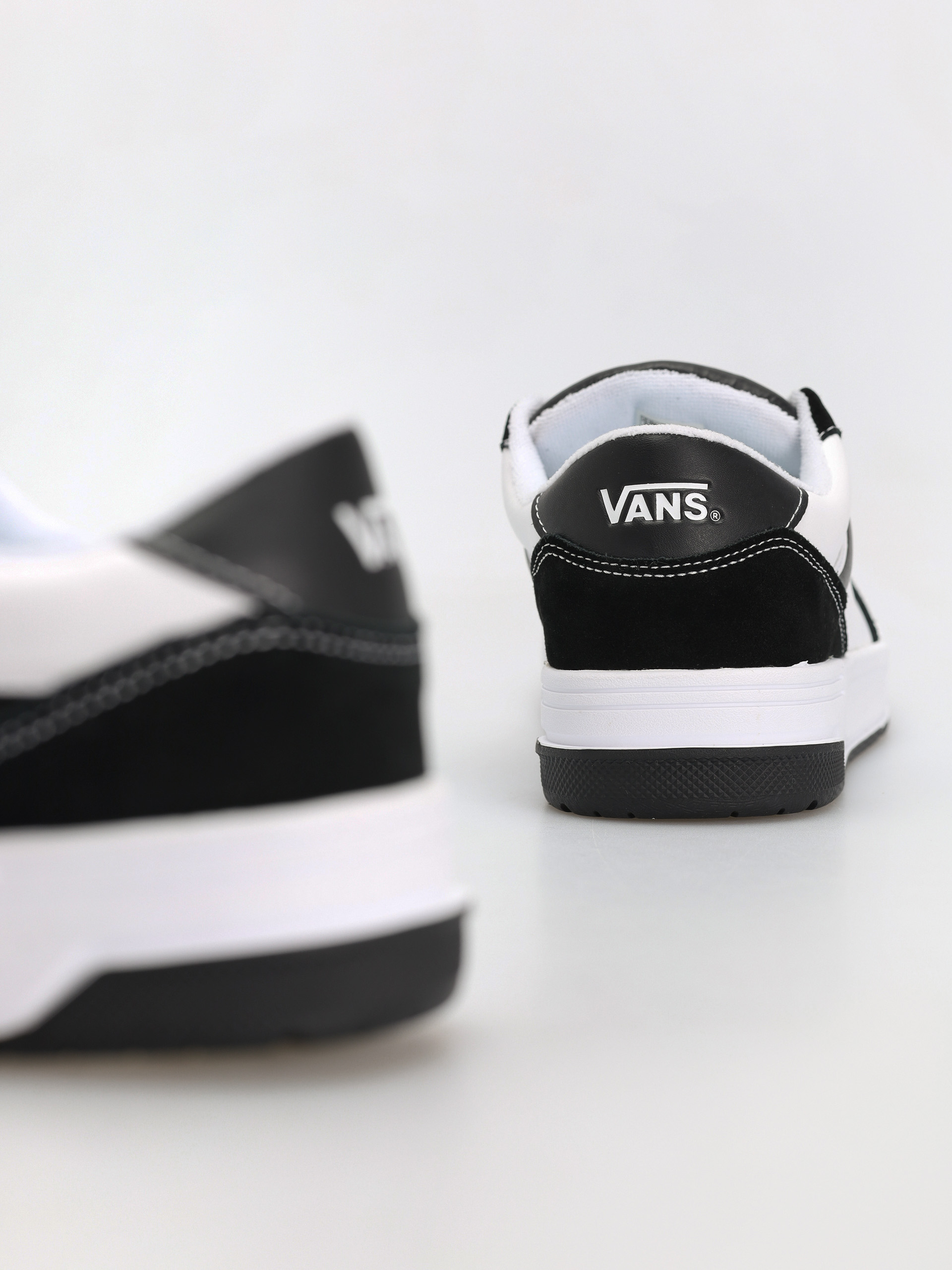 Topánky Vans Hylane (black/white)