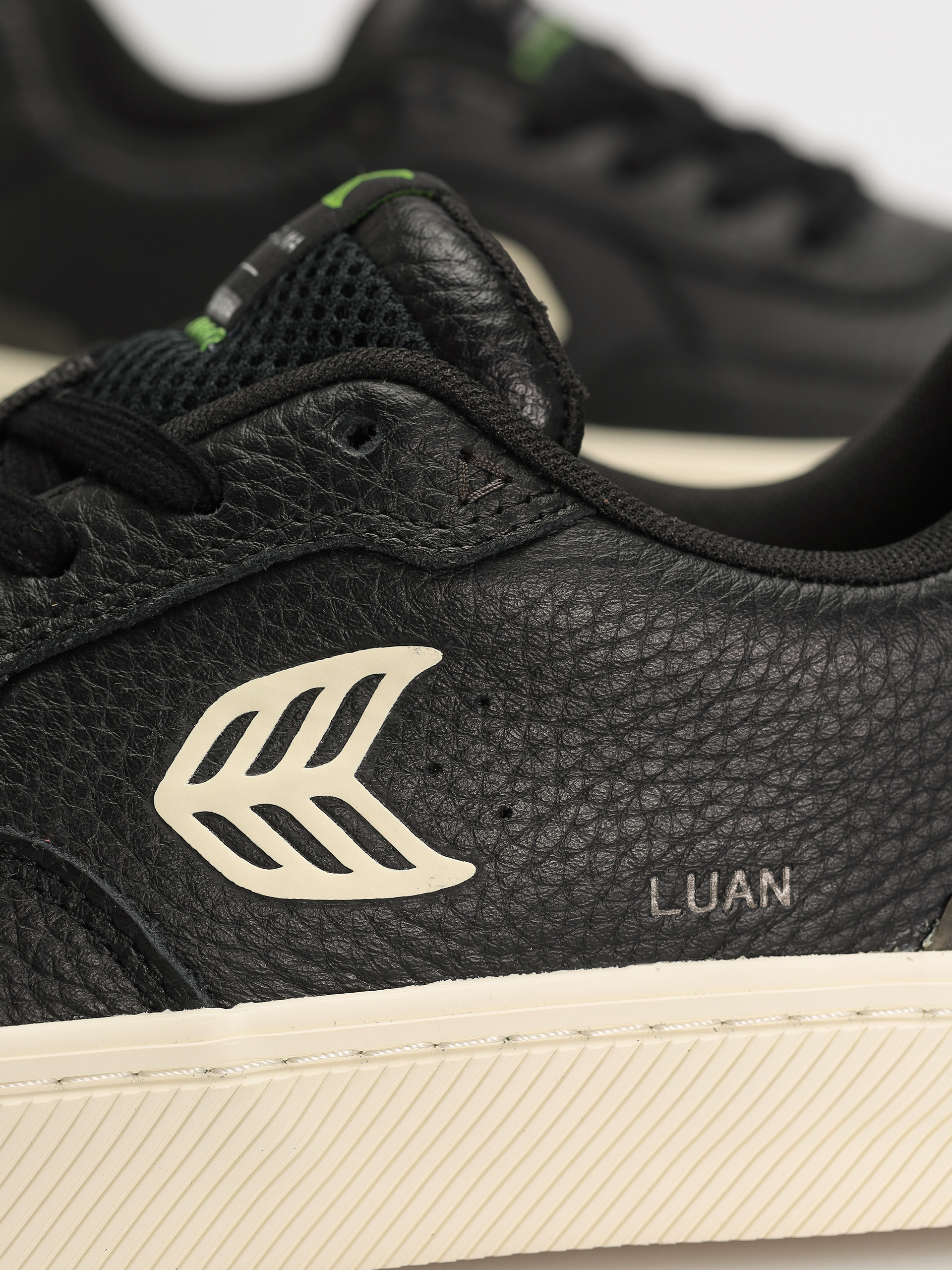 Topánky Cariuma Luan Pro (black/ivory)