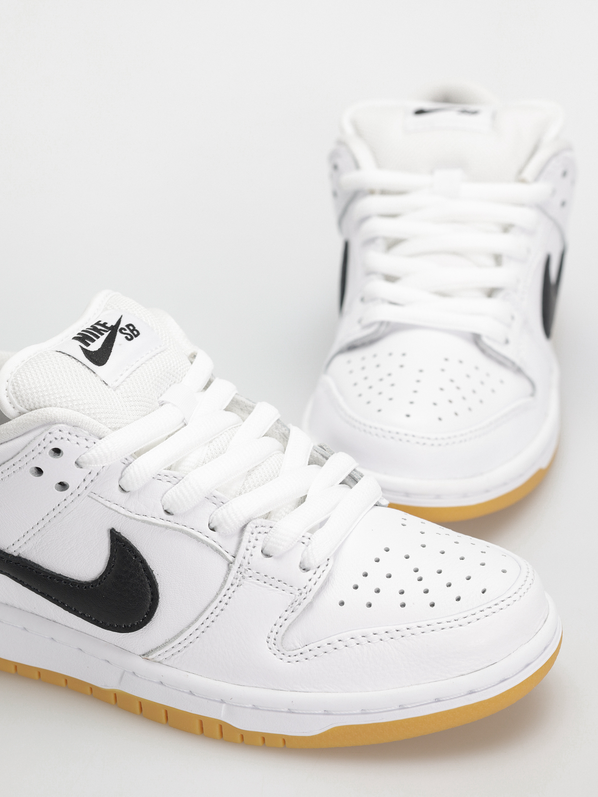 Topánky Nike SB Dunk Low Pro Aa (white/black white gum light brown)