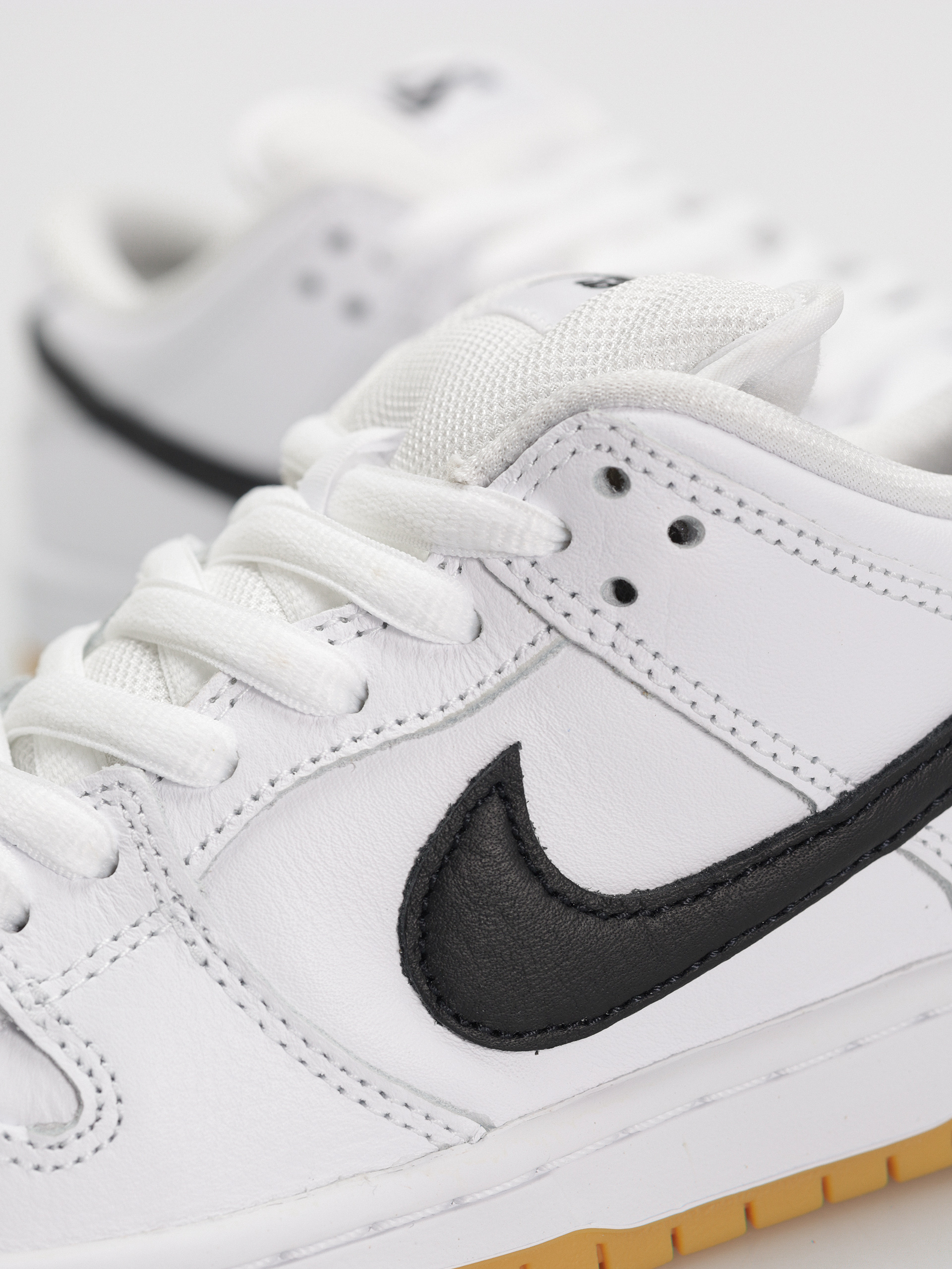 Topánky Nike SB Dunk Low Pro Aa (white/black white gum light brown)