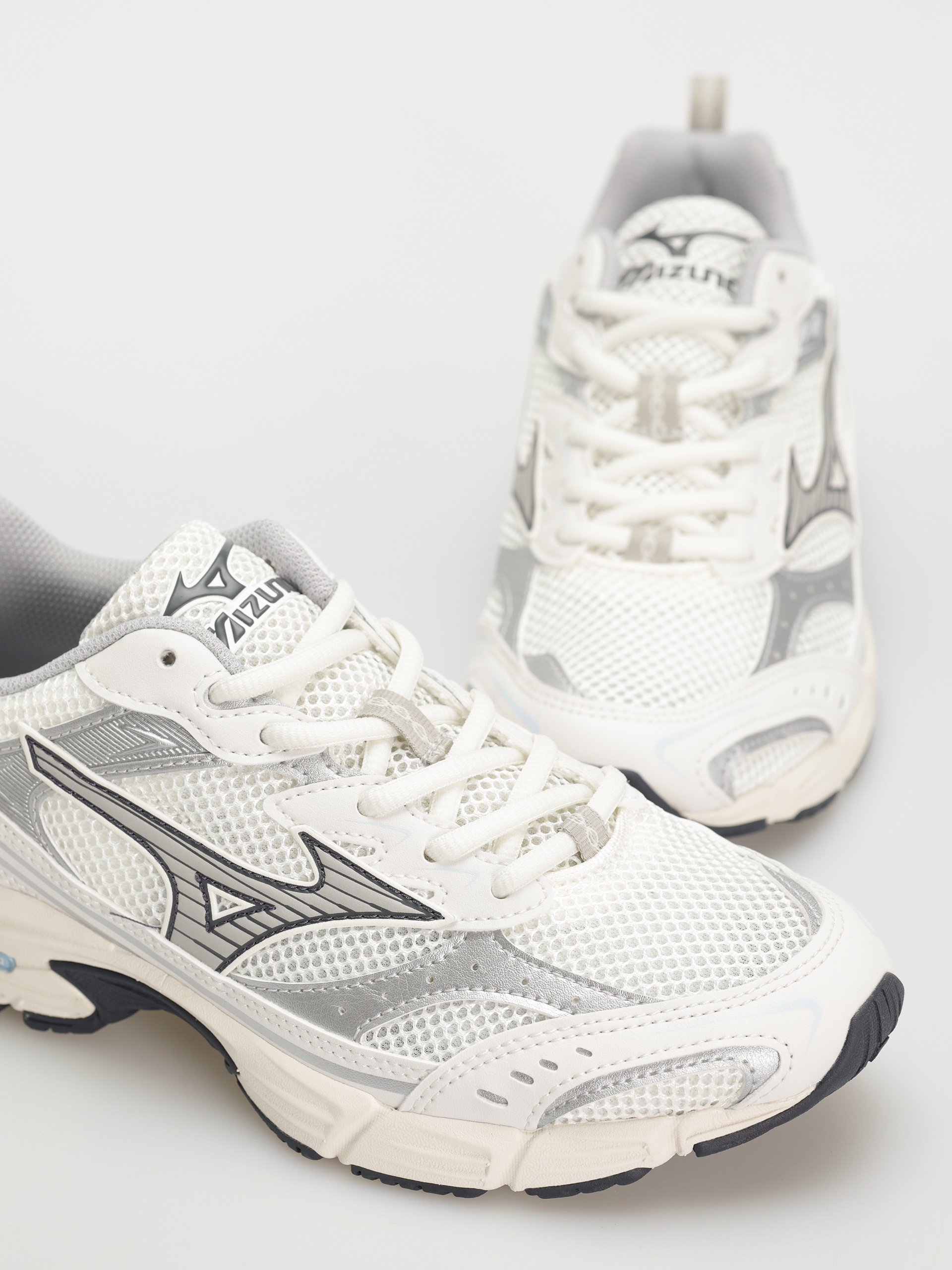 Topánky Mizuno MXR Sport (snow white/harbor mist/silver)