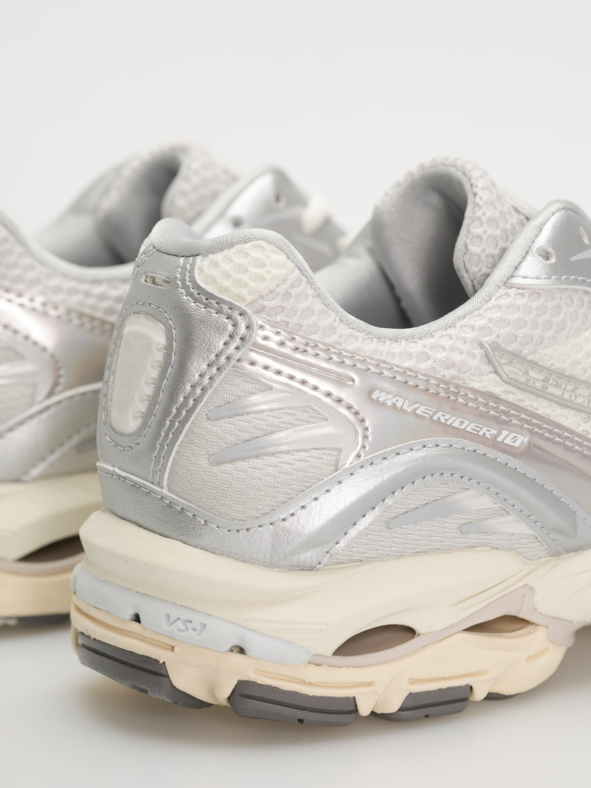 Topánky Mizuno Wave Rider 10 (white/white sand/nimbus cloud)