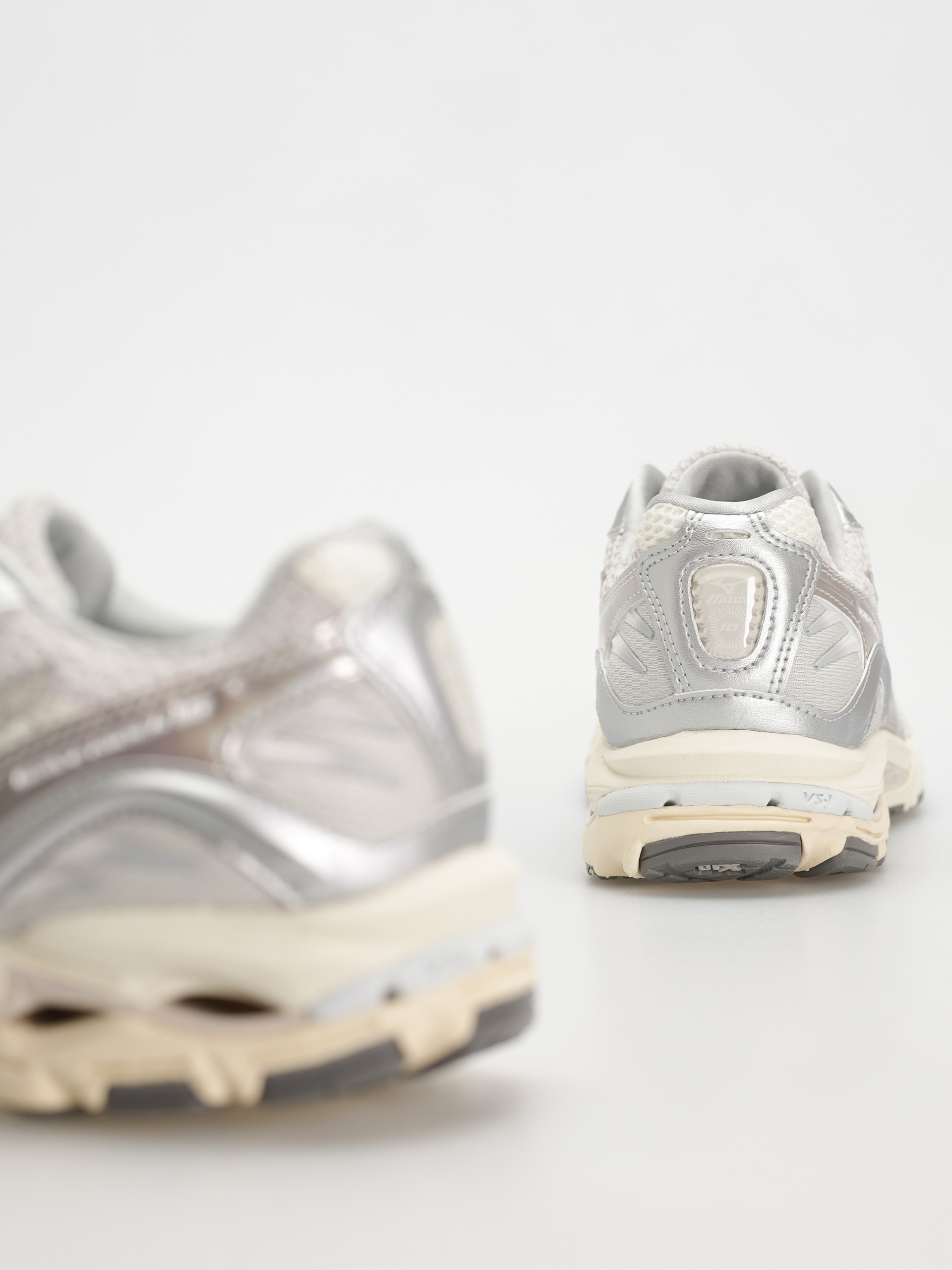 Topánky Mizuno Wave Rider 10 (white/white sand/nimbus cloud)