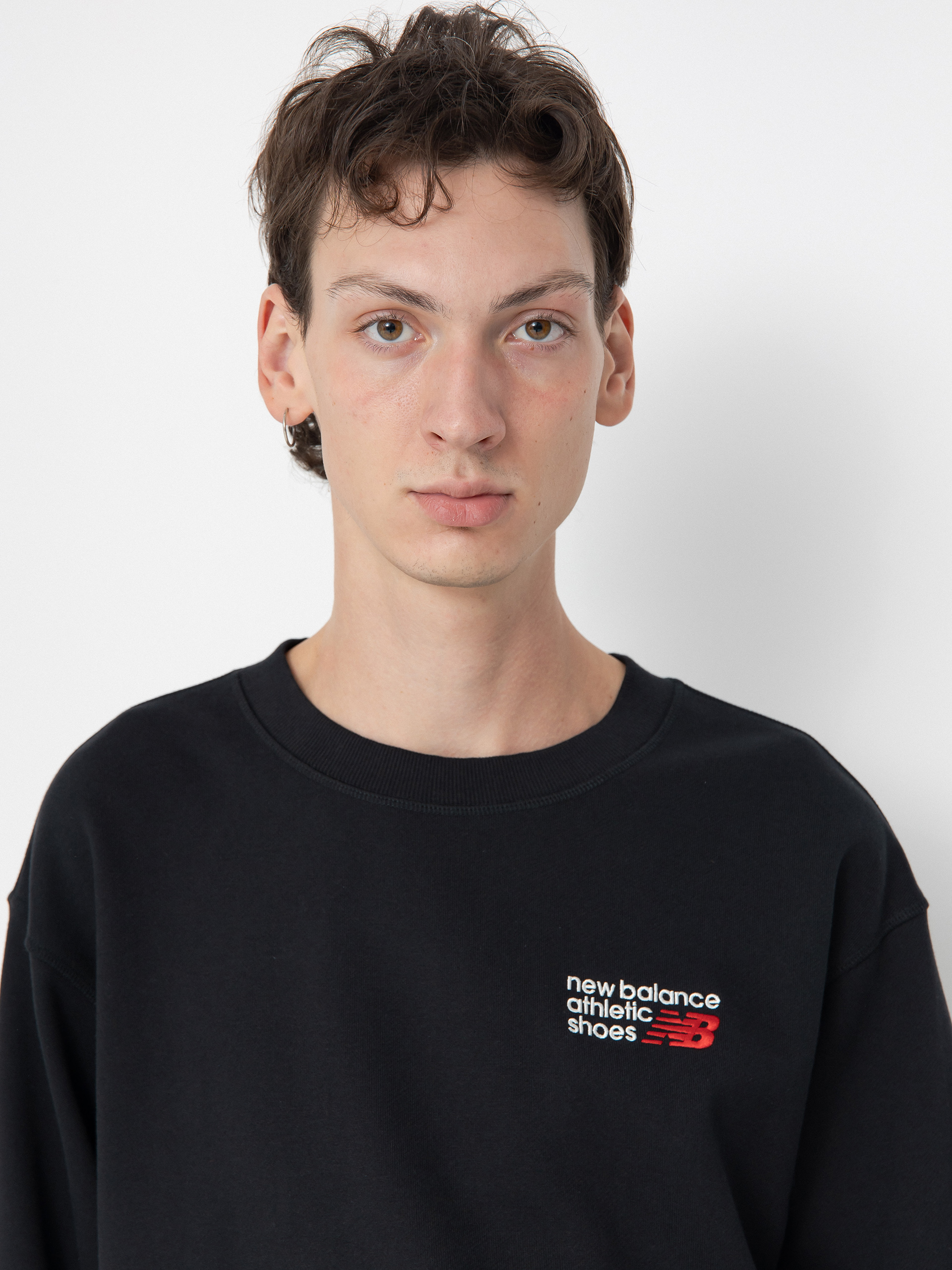 Mikina New Balance Athletics Premium Logo Crew (black)