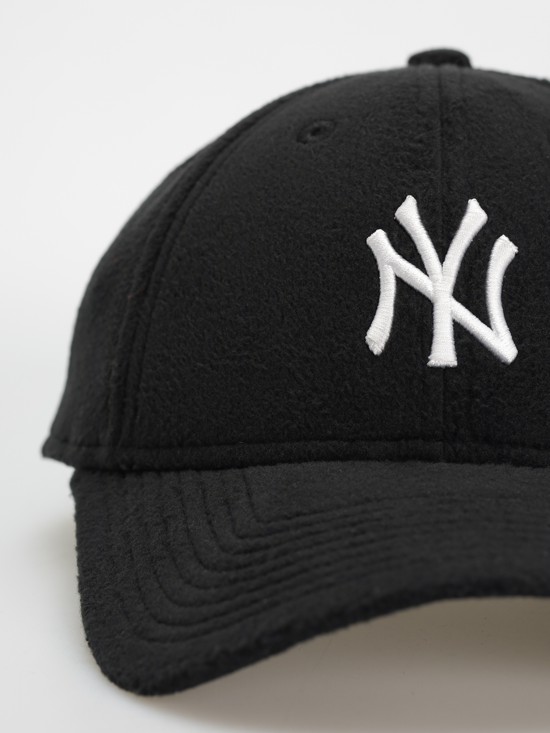 Šiltovka New Era Cosy 9Forty New York Yankees Wmn (black/white)