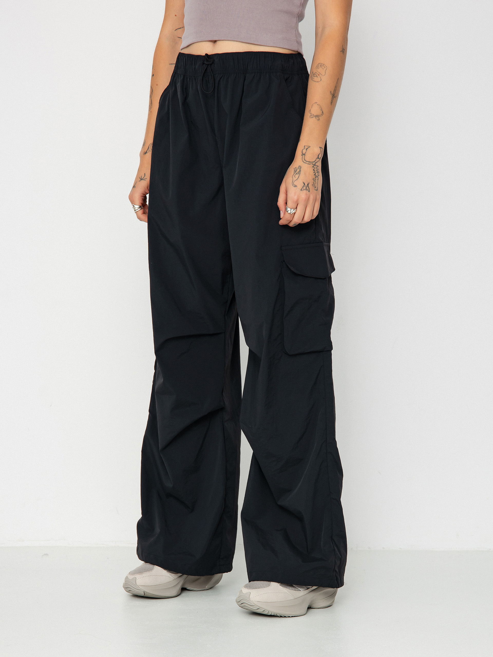 Nohavice New Balance Nylon Cargo Wmn (black)