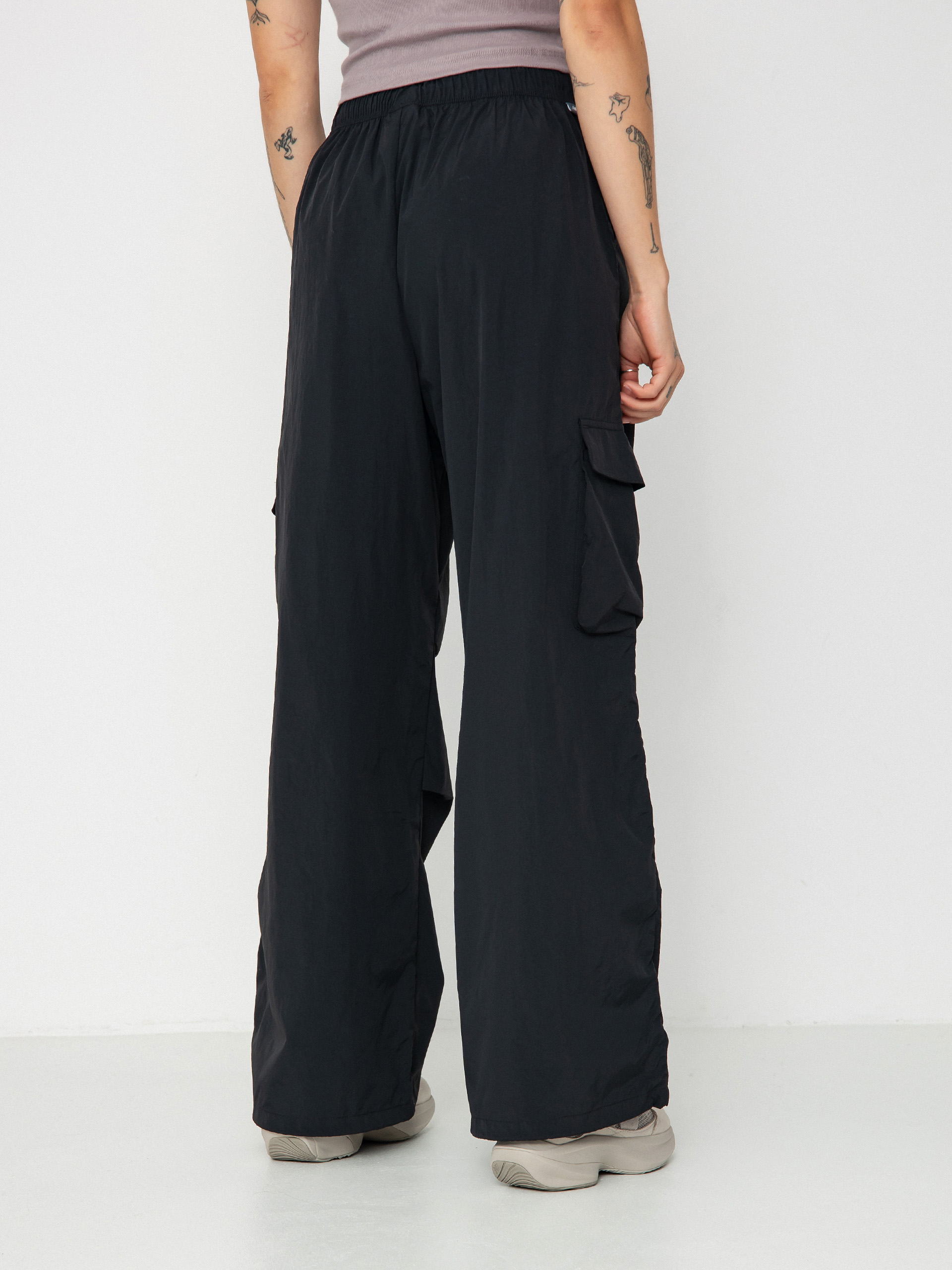 Nohavice New Balance Nylon Cargo Wmn (black)