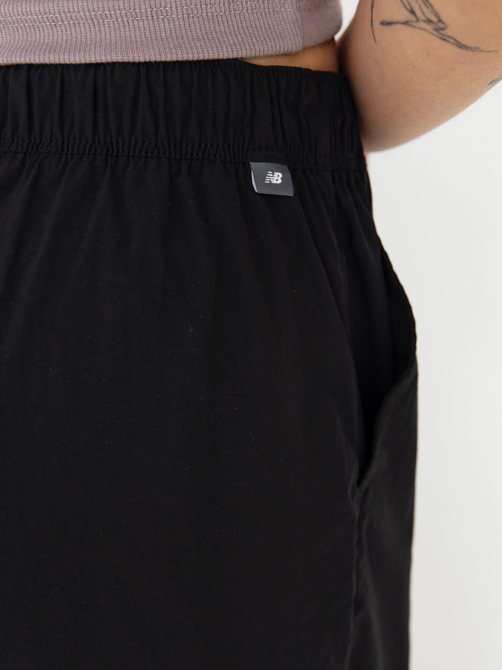 Nohavice New Balance Nylon Cargo Wmn (black)