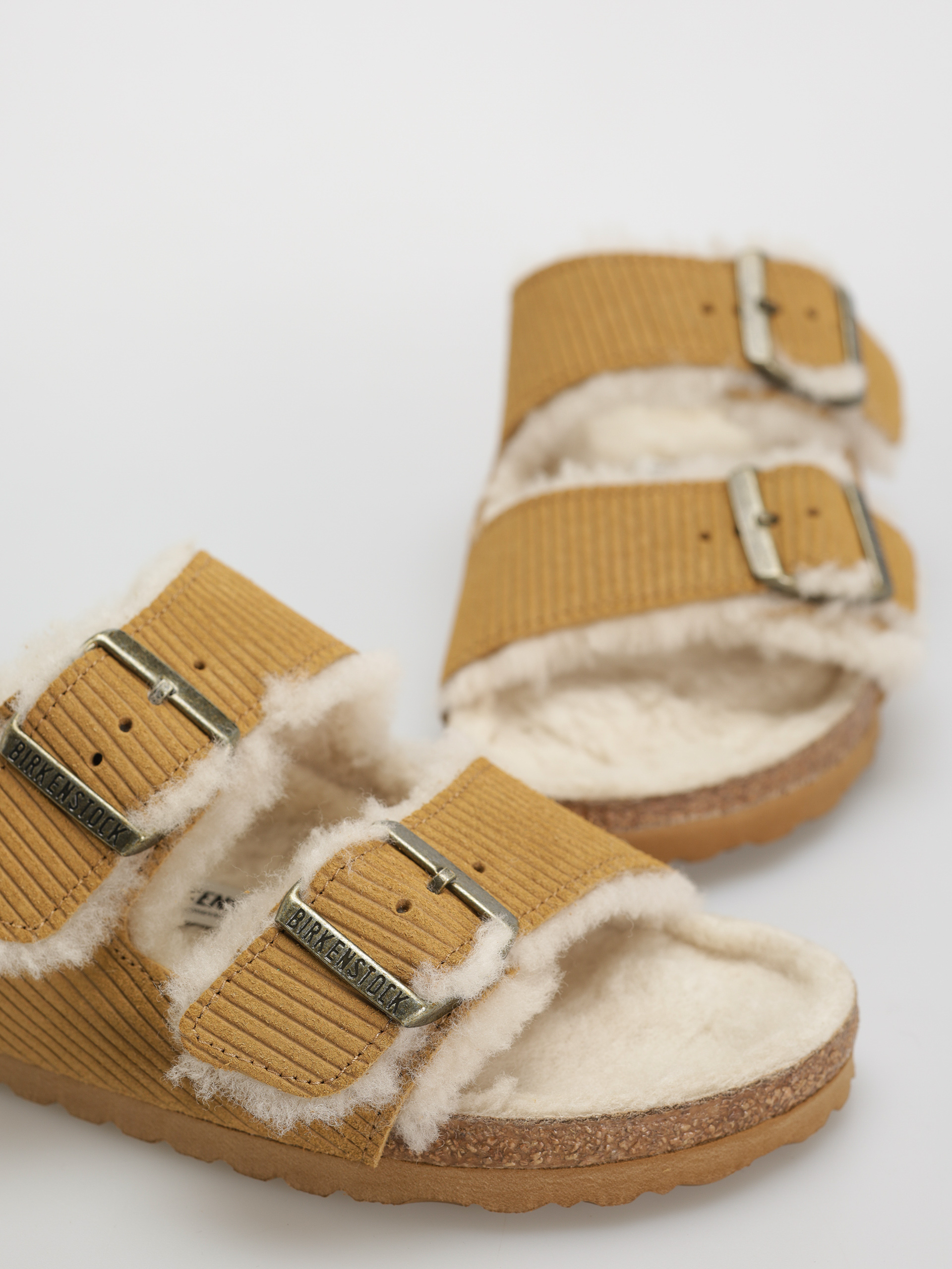 Šľapky Birkenstock Arizona Fell Suede Leather Fur Narrow Wmn (corduroy cork brown)