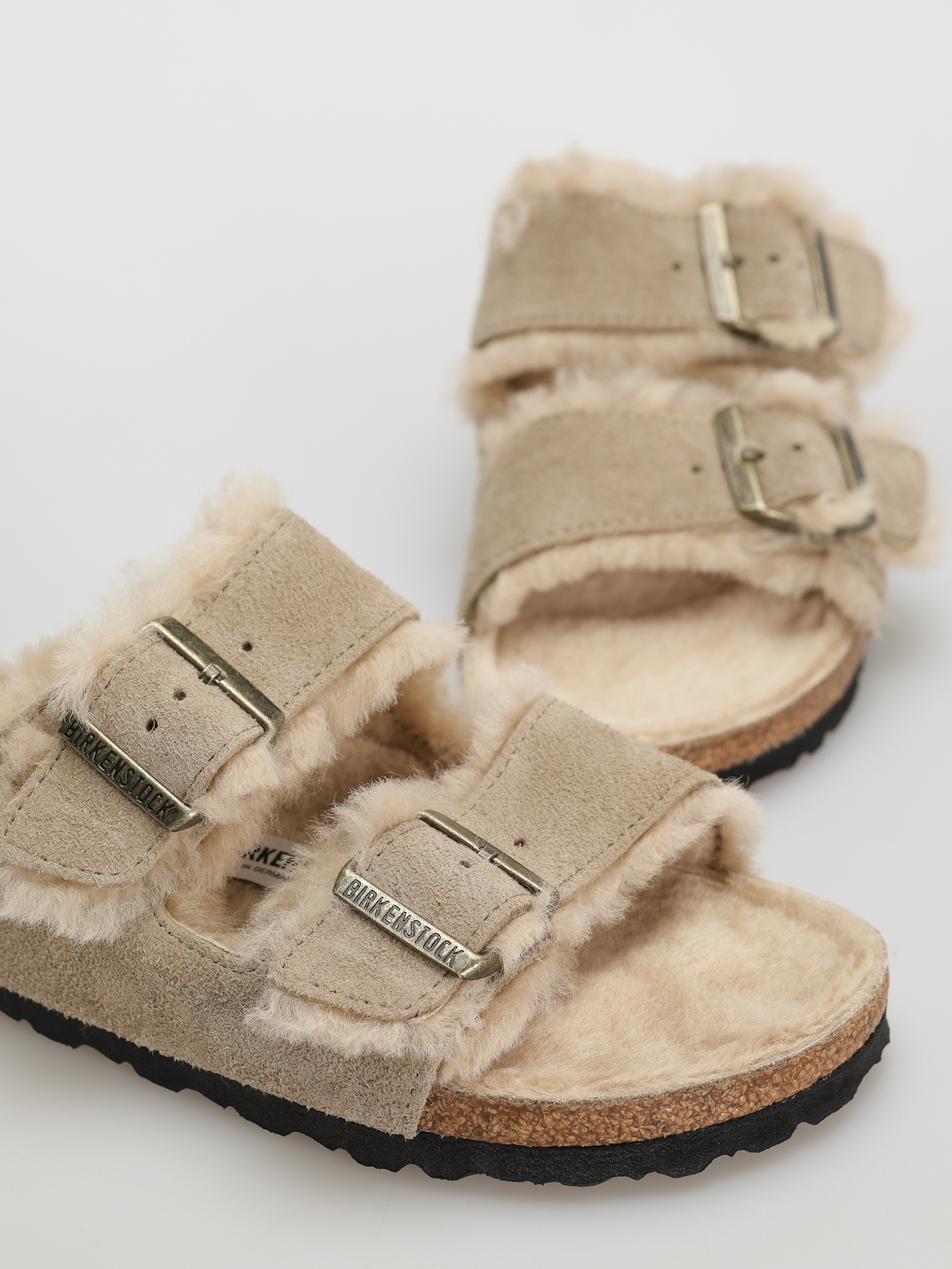 Šľapky Birkenstock Arizona Shearling Suede Leather Fur Narrow Wmn (taupe)