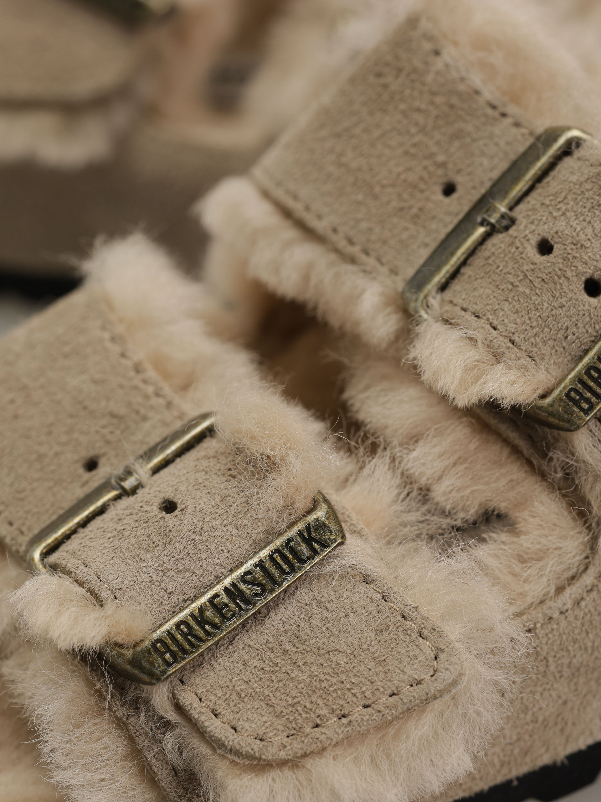 Šľapky Birkenstock Arizona Shearling Suede Leather Fur Narrow Wmn (taupe)