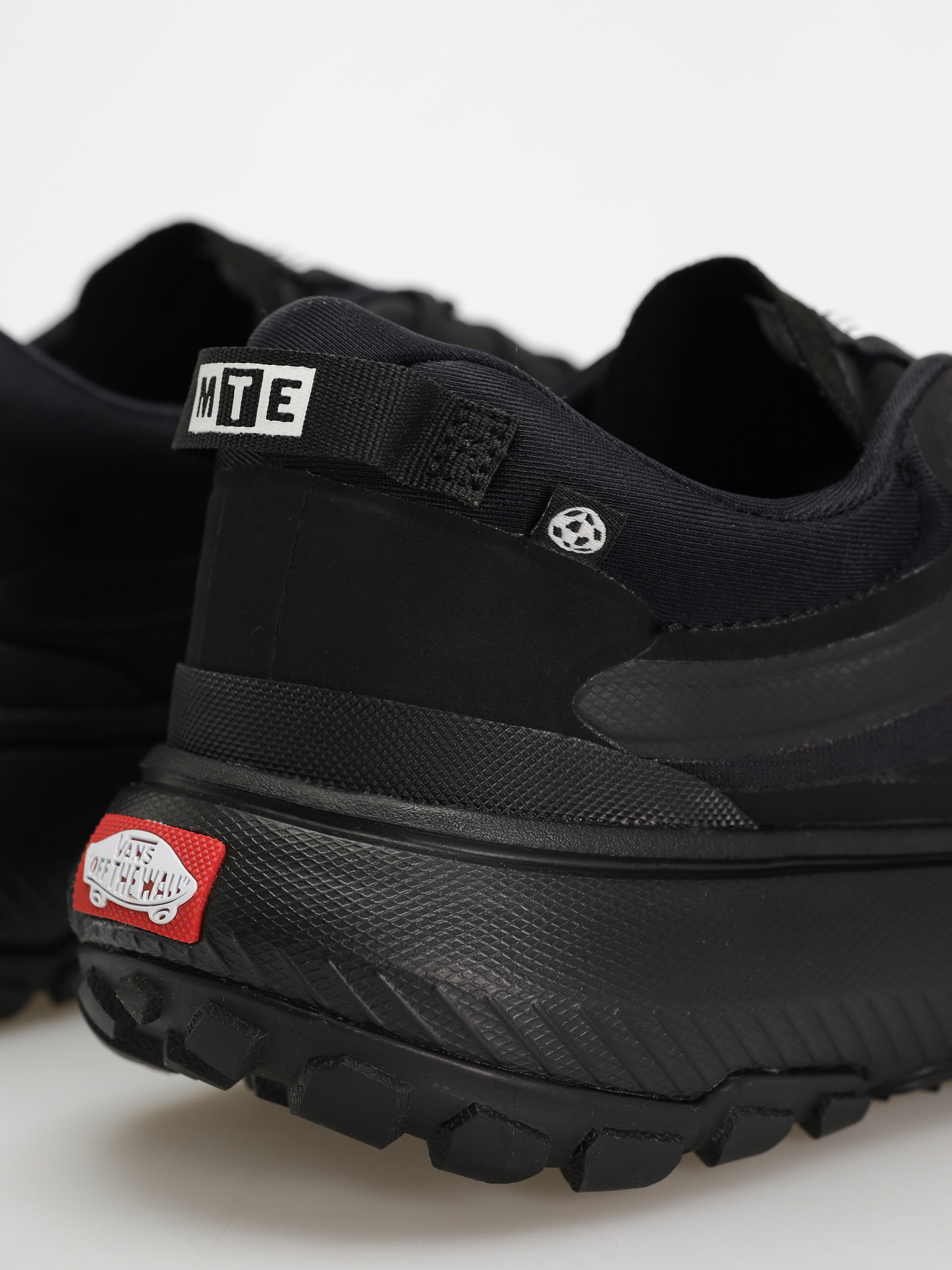 Topánky Vans Crosspath MTE (black/black)