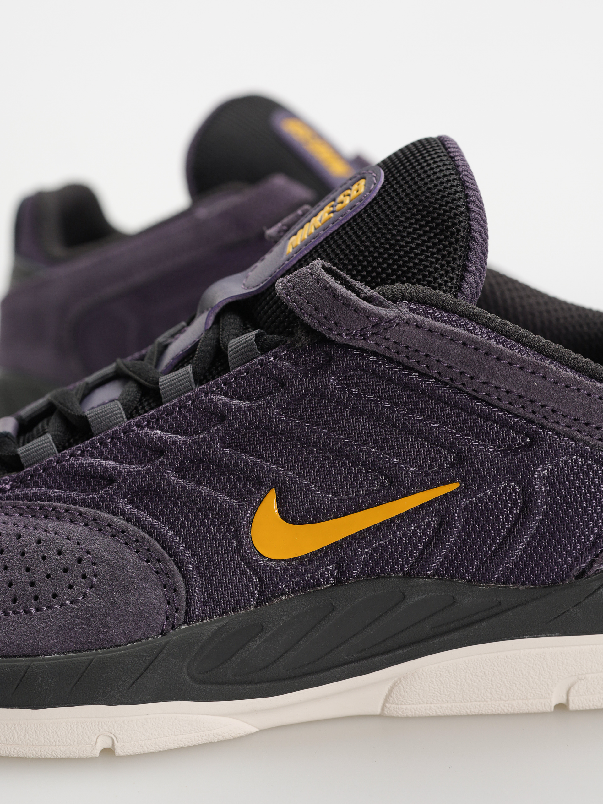 Topánky Nike SB Vertebrae (dark raisin/university gold black)