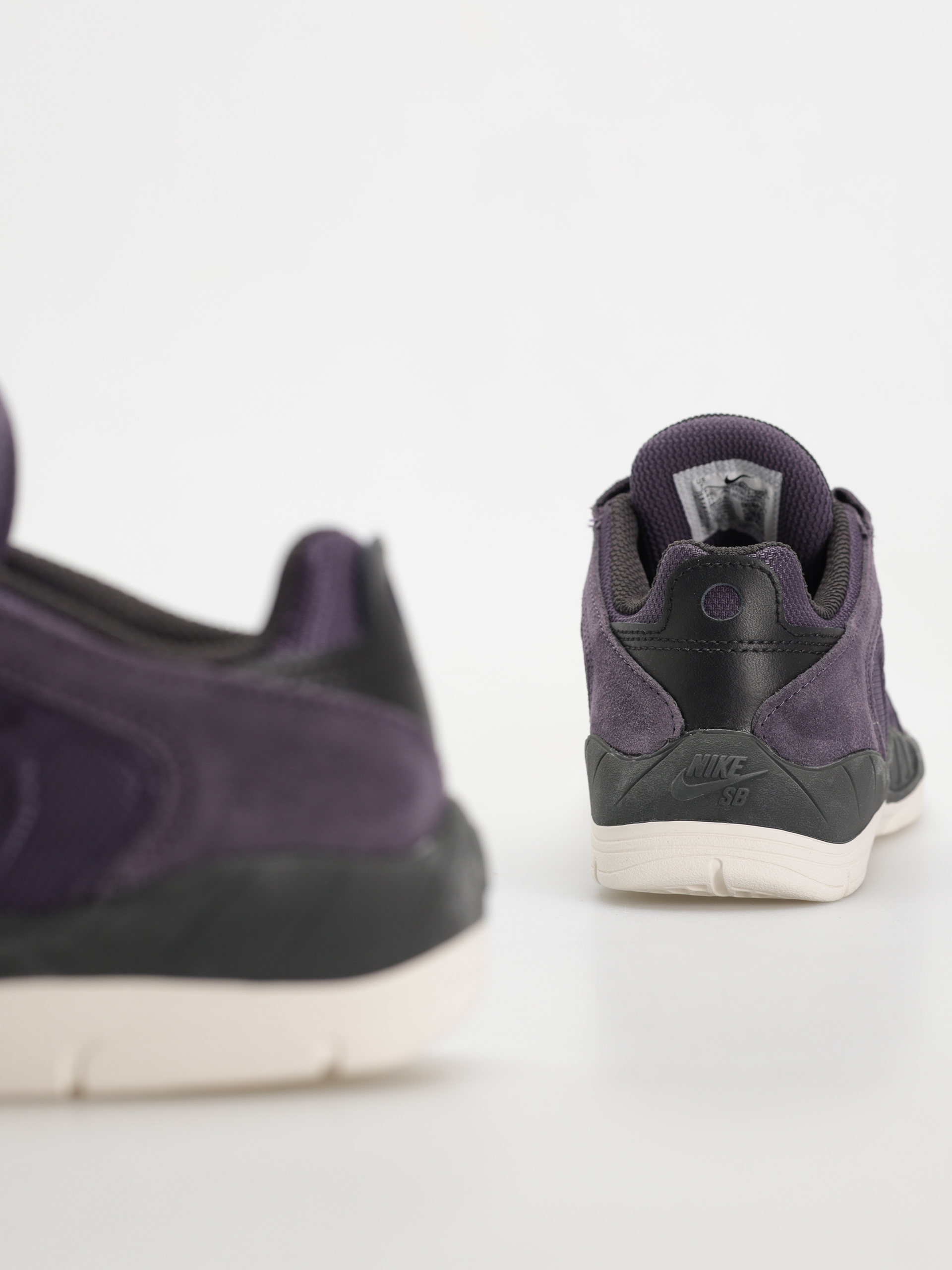 Topánky Nike SB Vertebrae (dark raisin/university gold black)