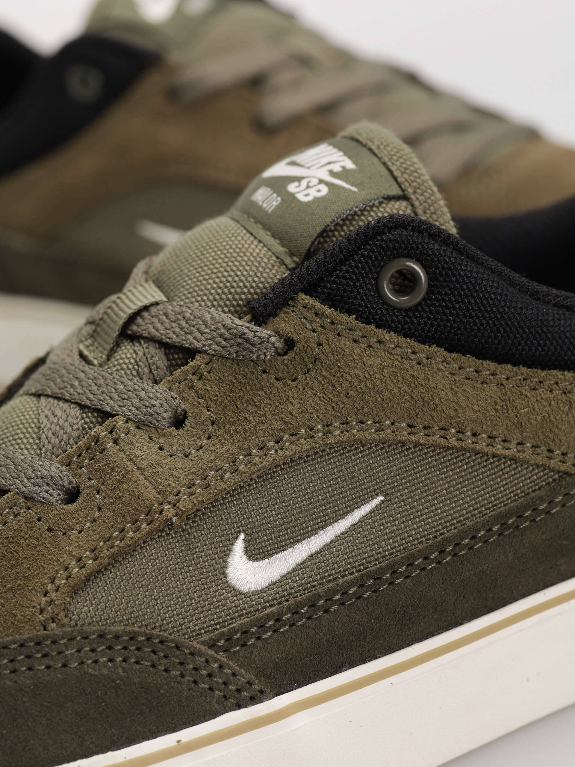 Topánky Nike SB Malor (medium olive/sail cargo khaki black)