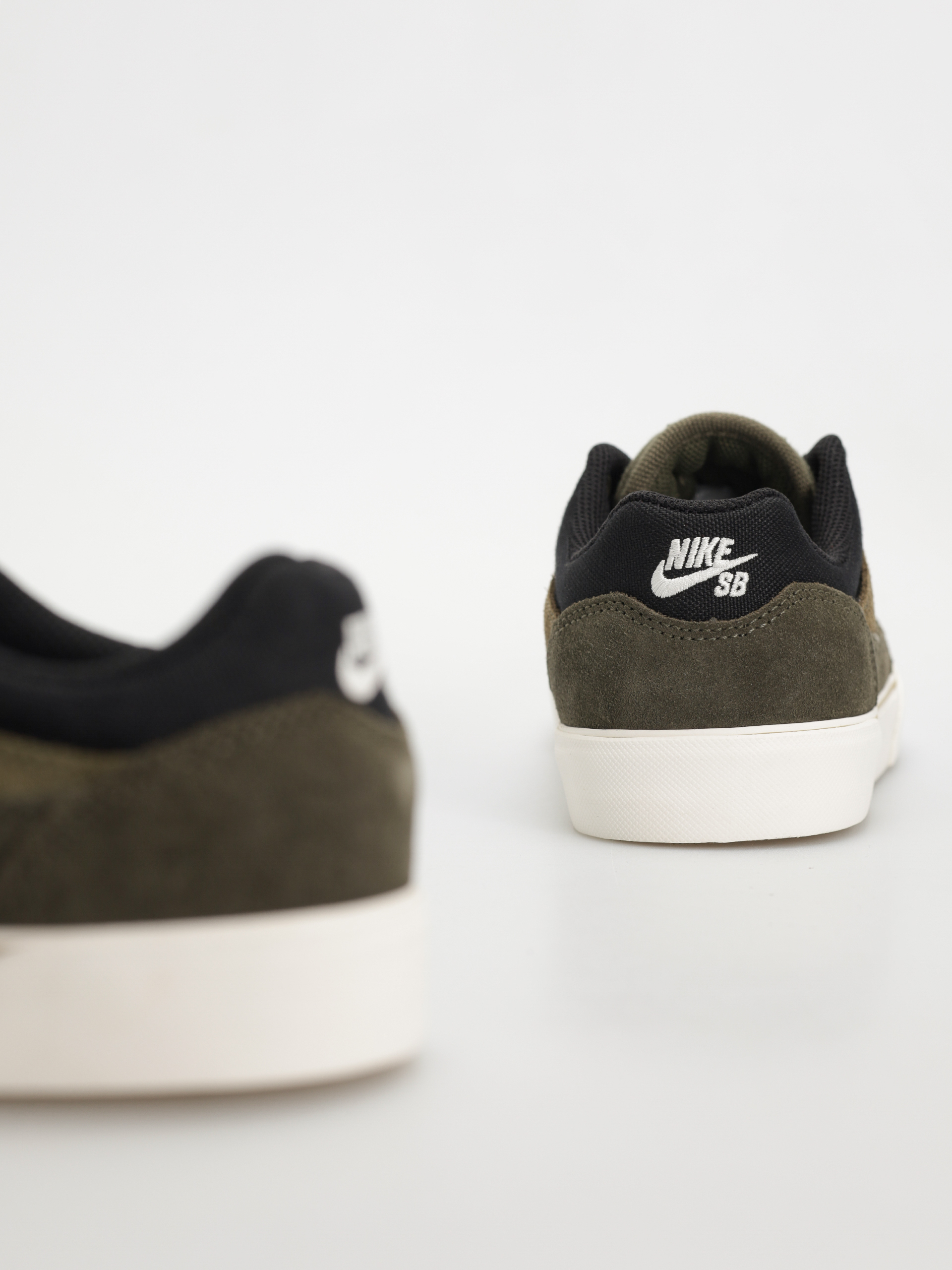 Topánky Nike SB Malor (medium olive/sail cargo khaki black)