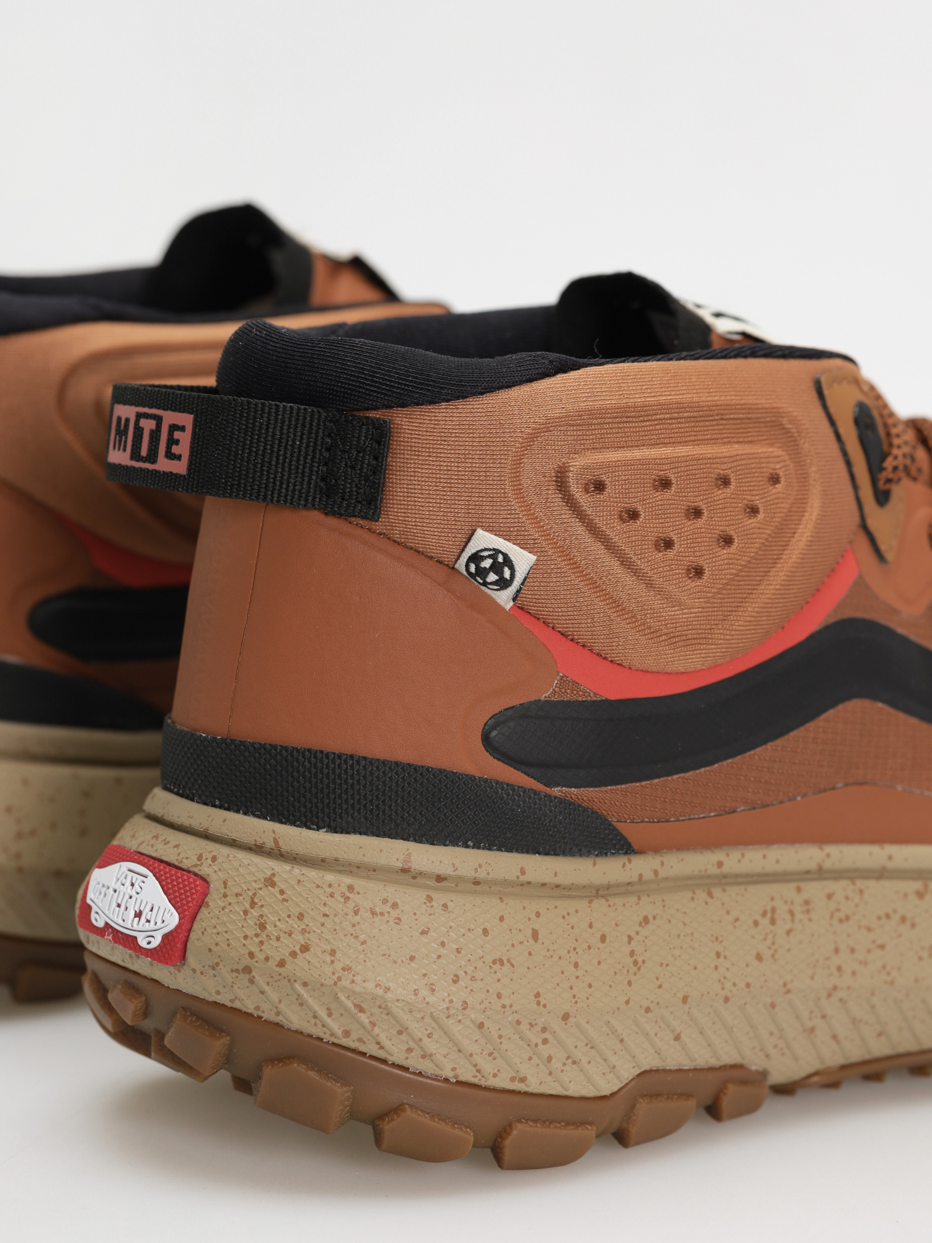 Topánky Vans Crosspath Mid MTE (glazed ginger)